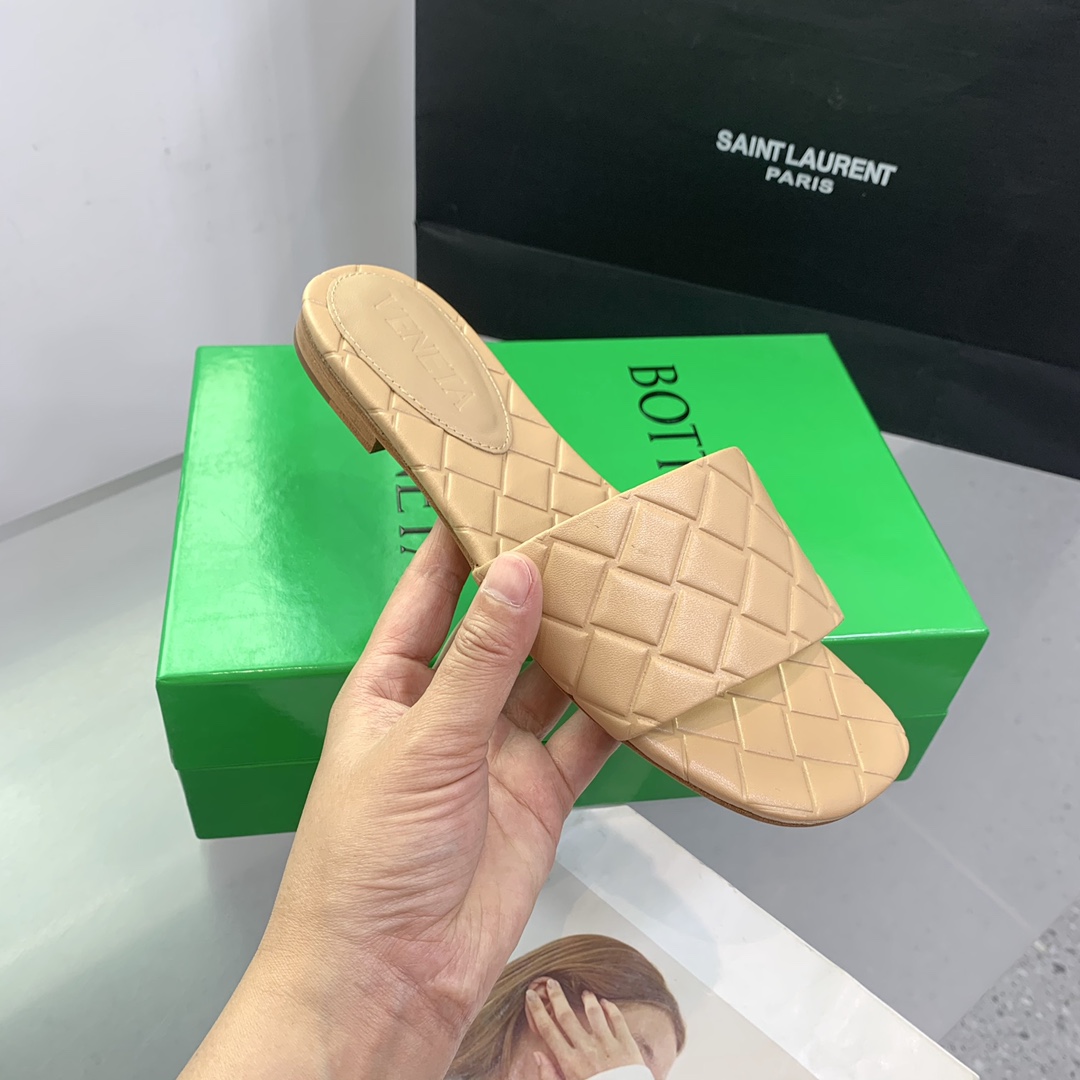 Bottega Veneta Amy Flat Mule - PerfectKickZ
