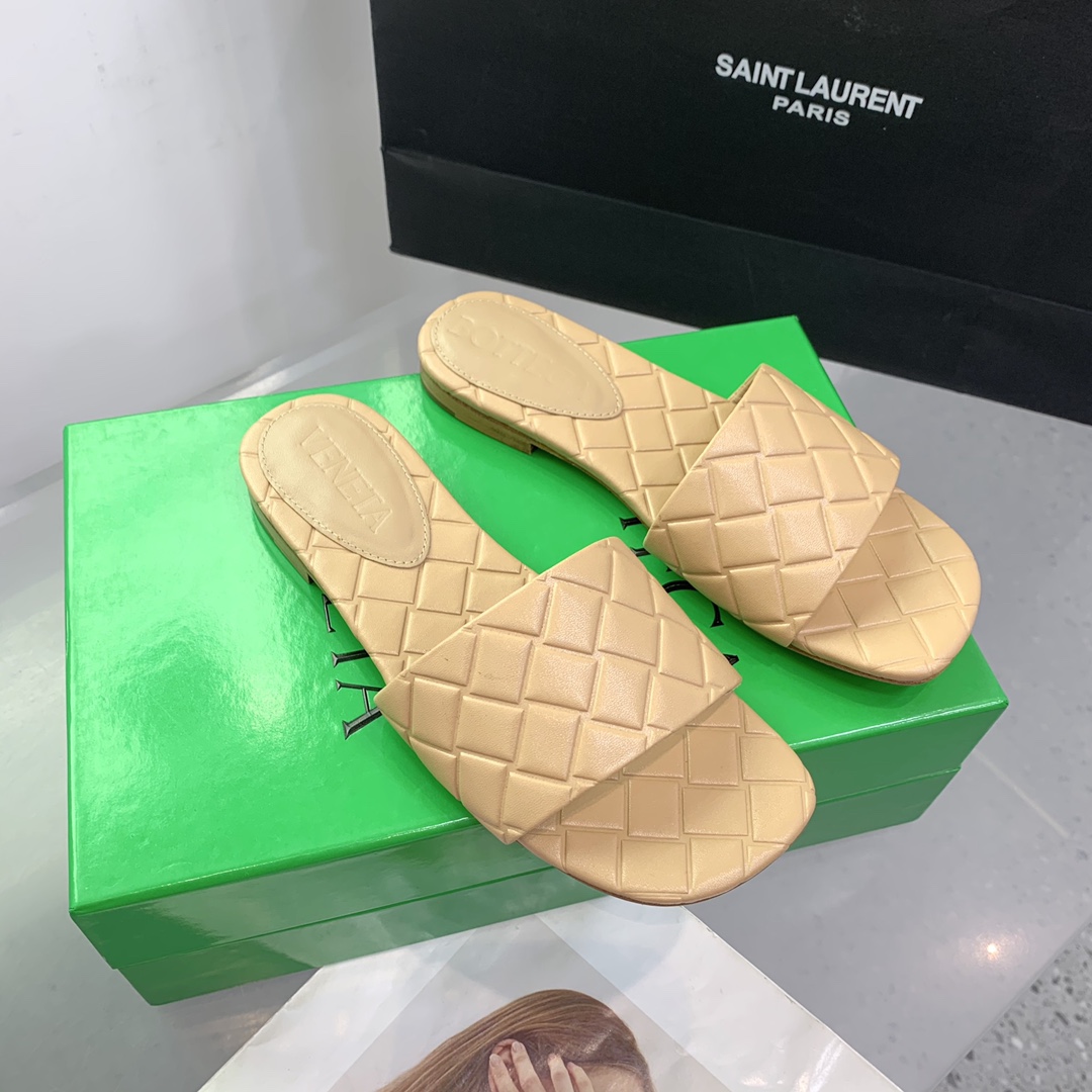 Bottega Veneta Amy Flat Mule - PerfectKickZ
