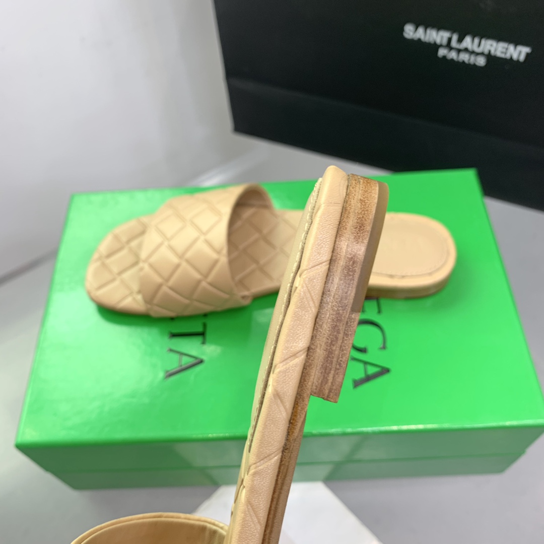 Bottega Veneta Amy Flat Mule - PerfectKickZ