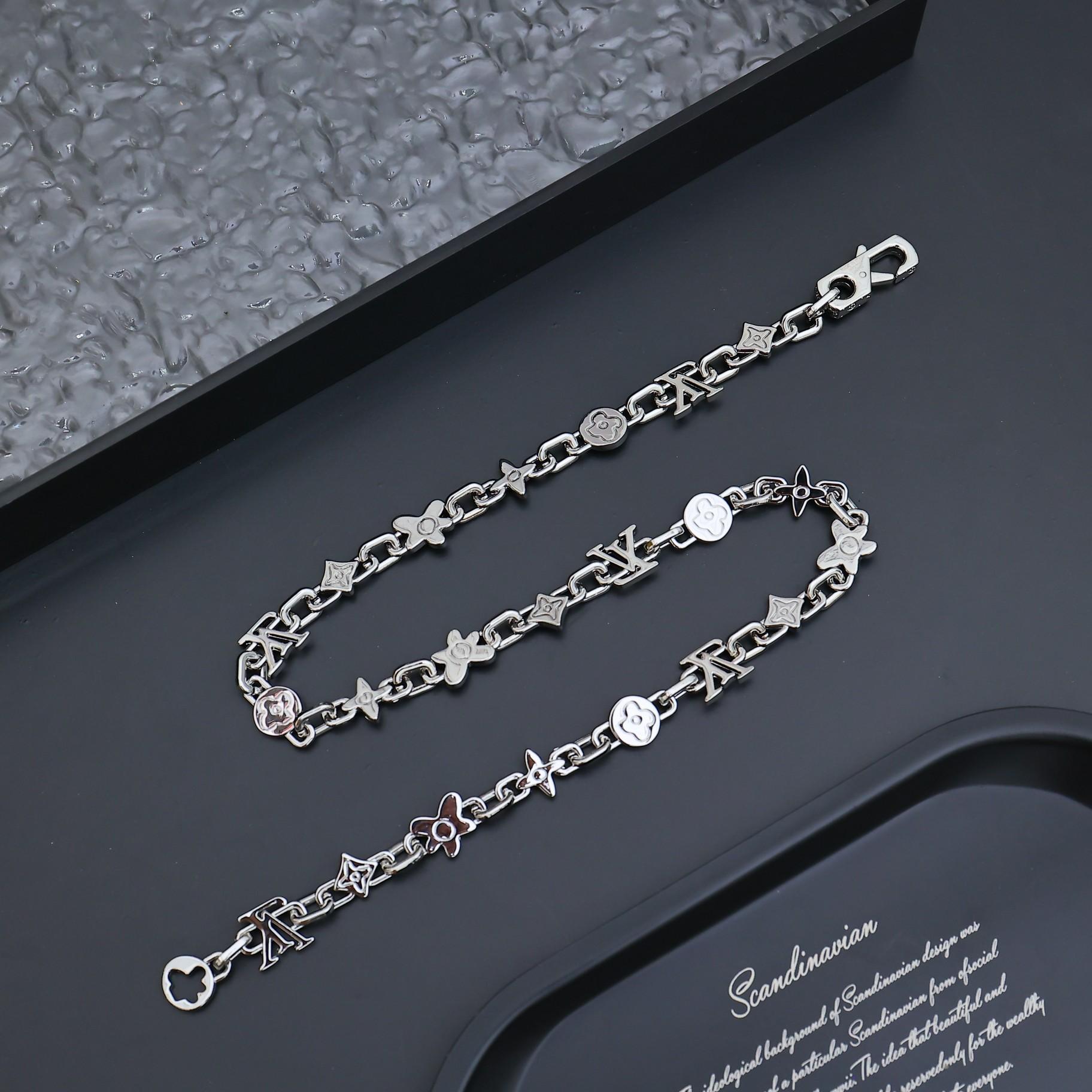 Louis Vuitton Monogram Craggy Necklace   M01880 - PerfectKickZ