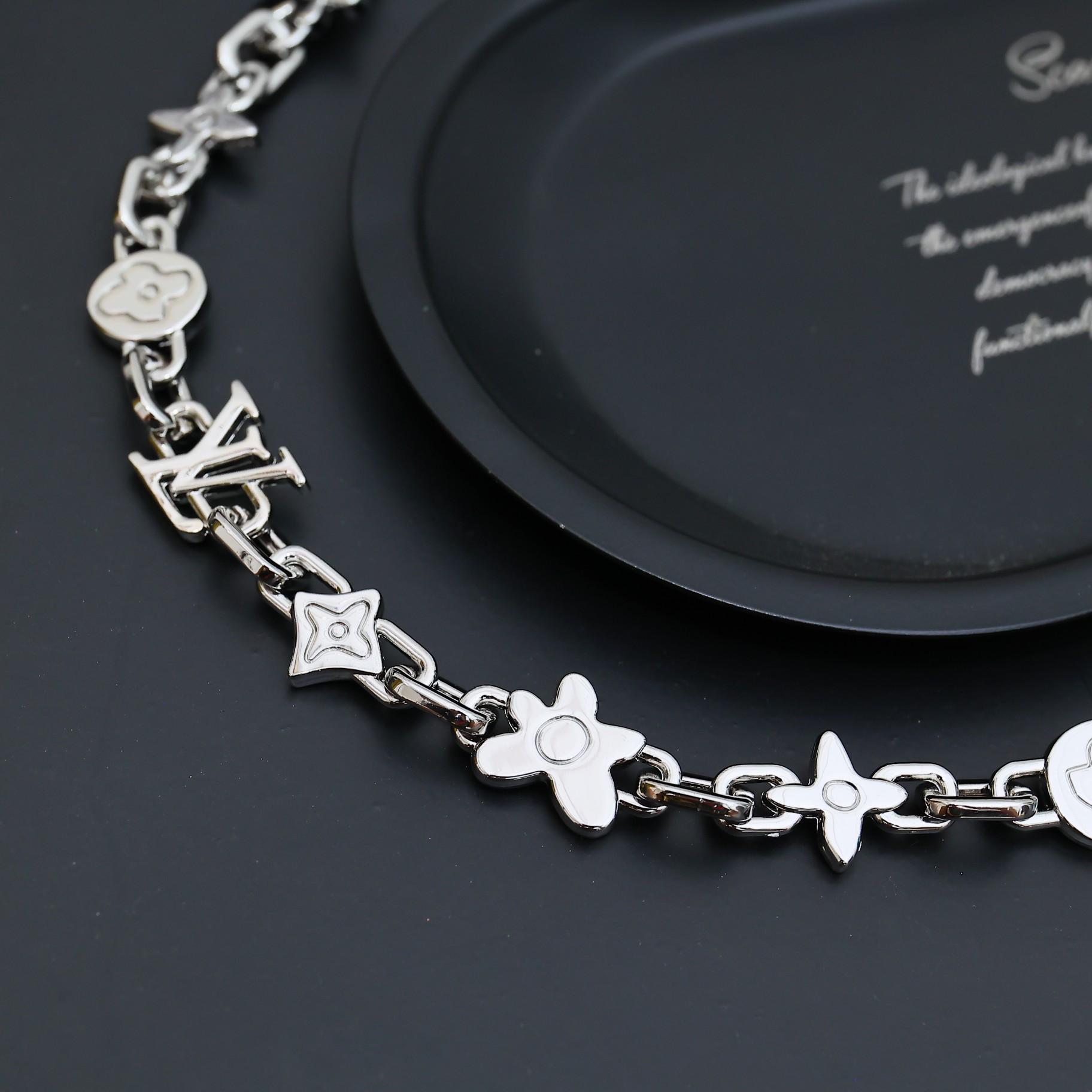 Louis Vuitton Monogram Craggy Necklace   M01880 - PerfectKickZ