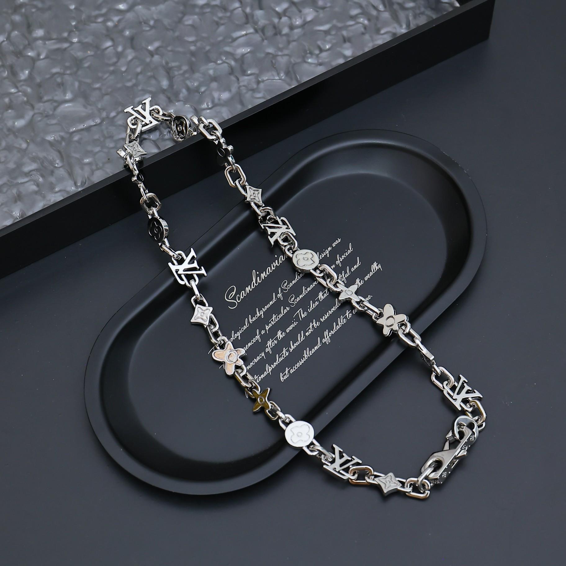 Louis Vuitton Monogram Craggy Necklace   M01880 - PerfectKickZ