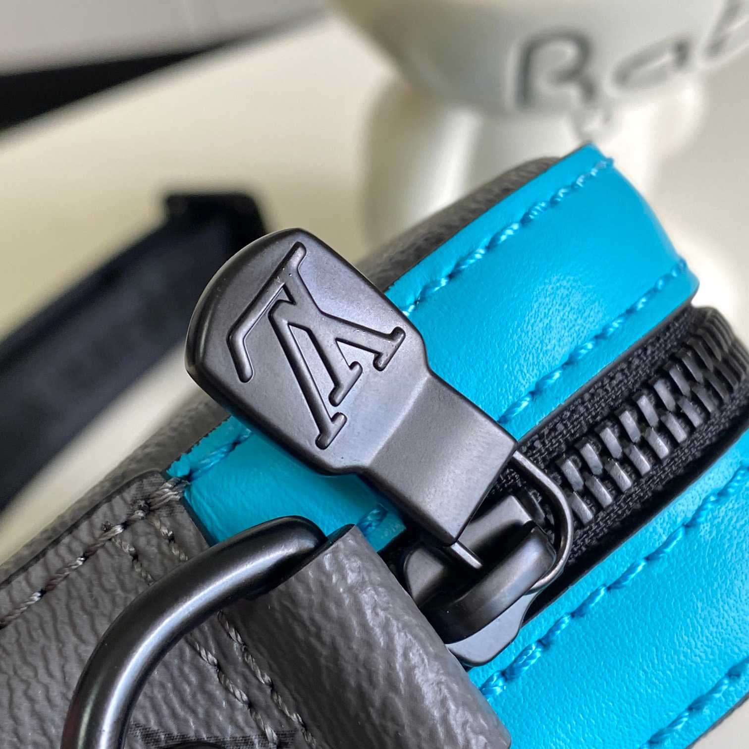 Louis Vuitton Trio Messenger  M11648 - PerfectKickZ