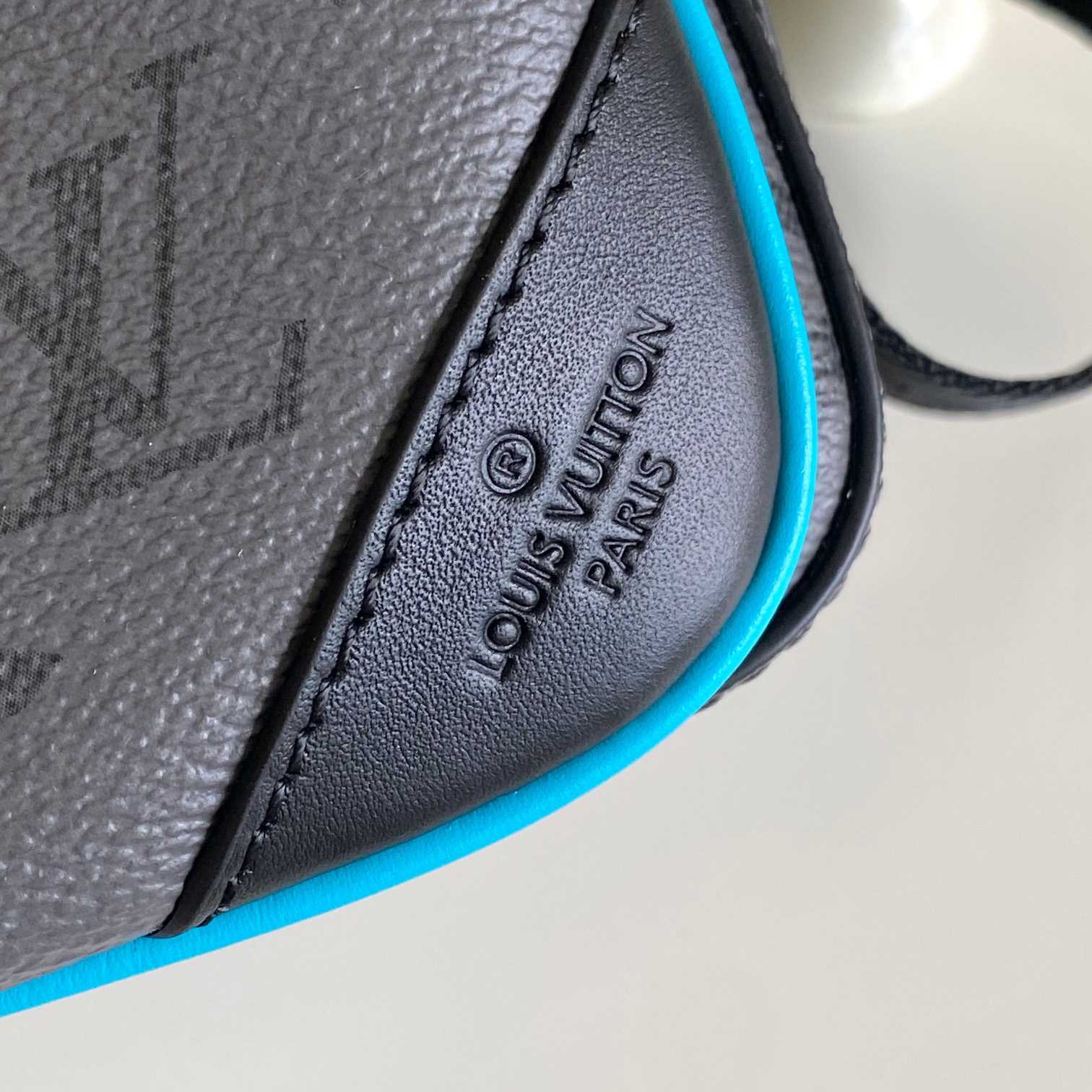 Louis Vuitton Trio Messenger  M11648 - PerfectKickZ