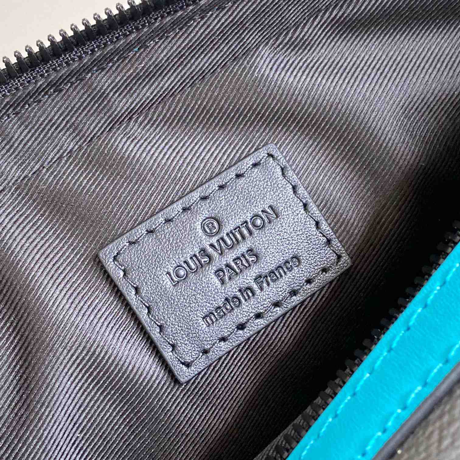 Louis Vuitton Trio Messenger  M11648 - PerfectKickZ