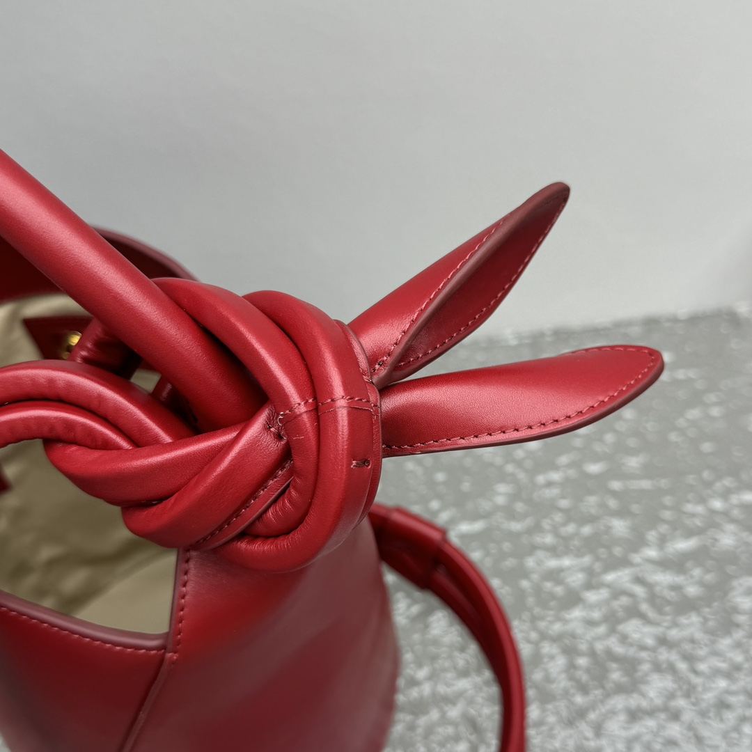 Jacquemus Le petit Tourni Mini Knotted Bucket Bag - 
