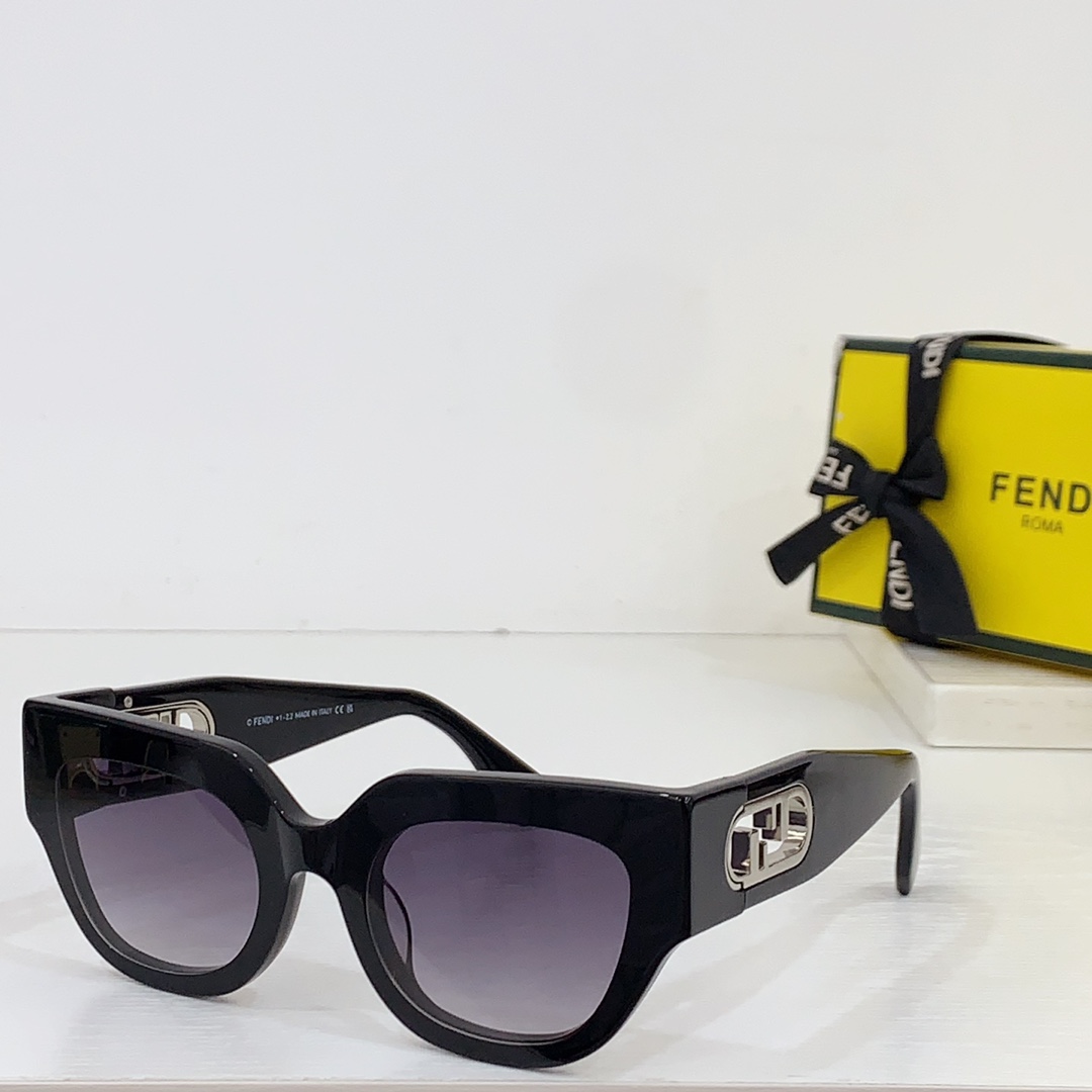Fendi FE50016U Sunglasses - PerfectKickZ
