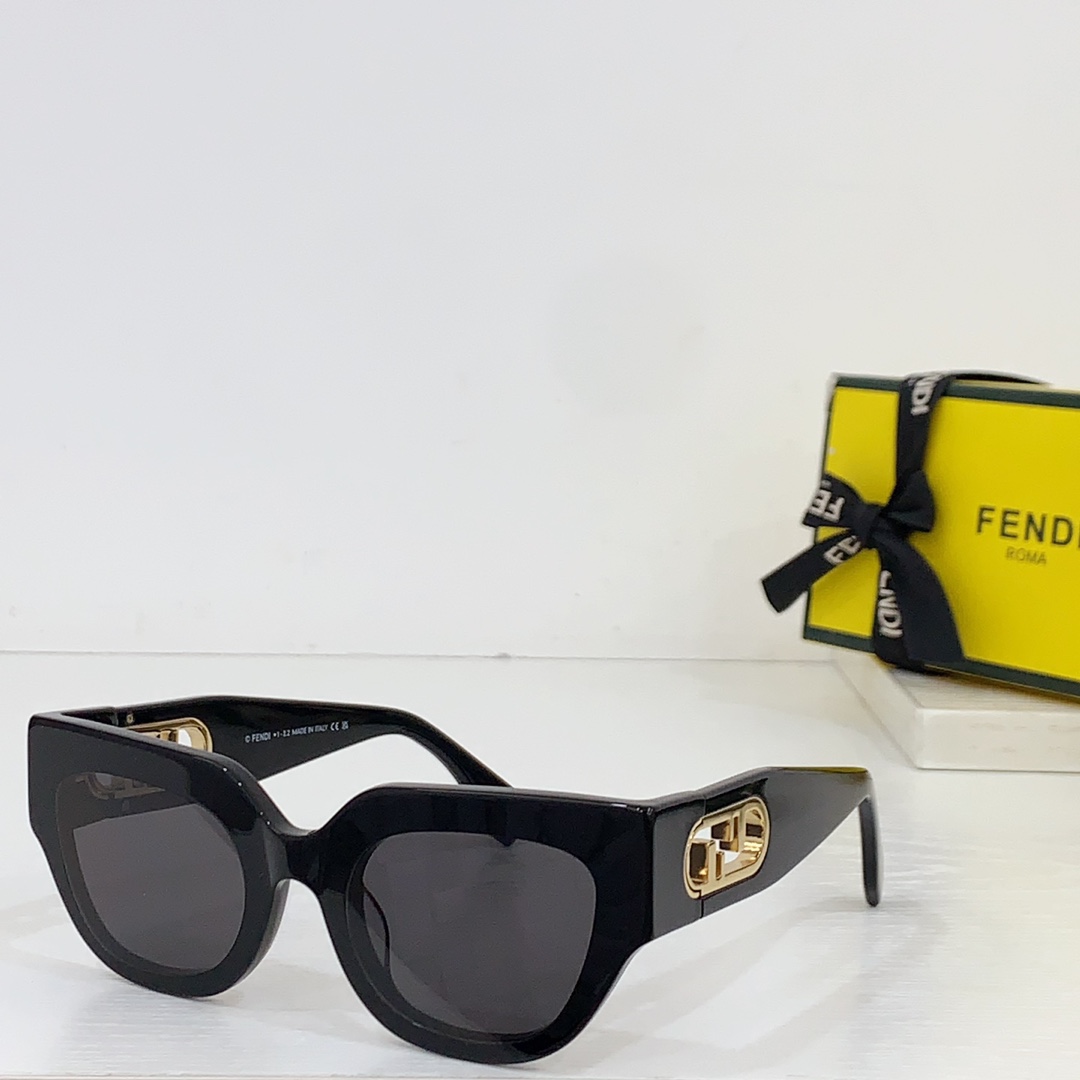 Fendi FE50016U Sunglasses - PerfectKickZ