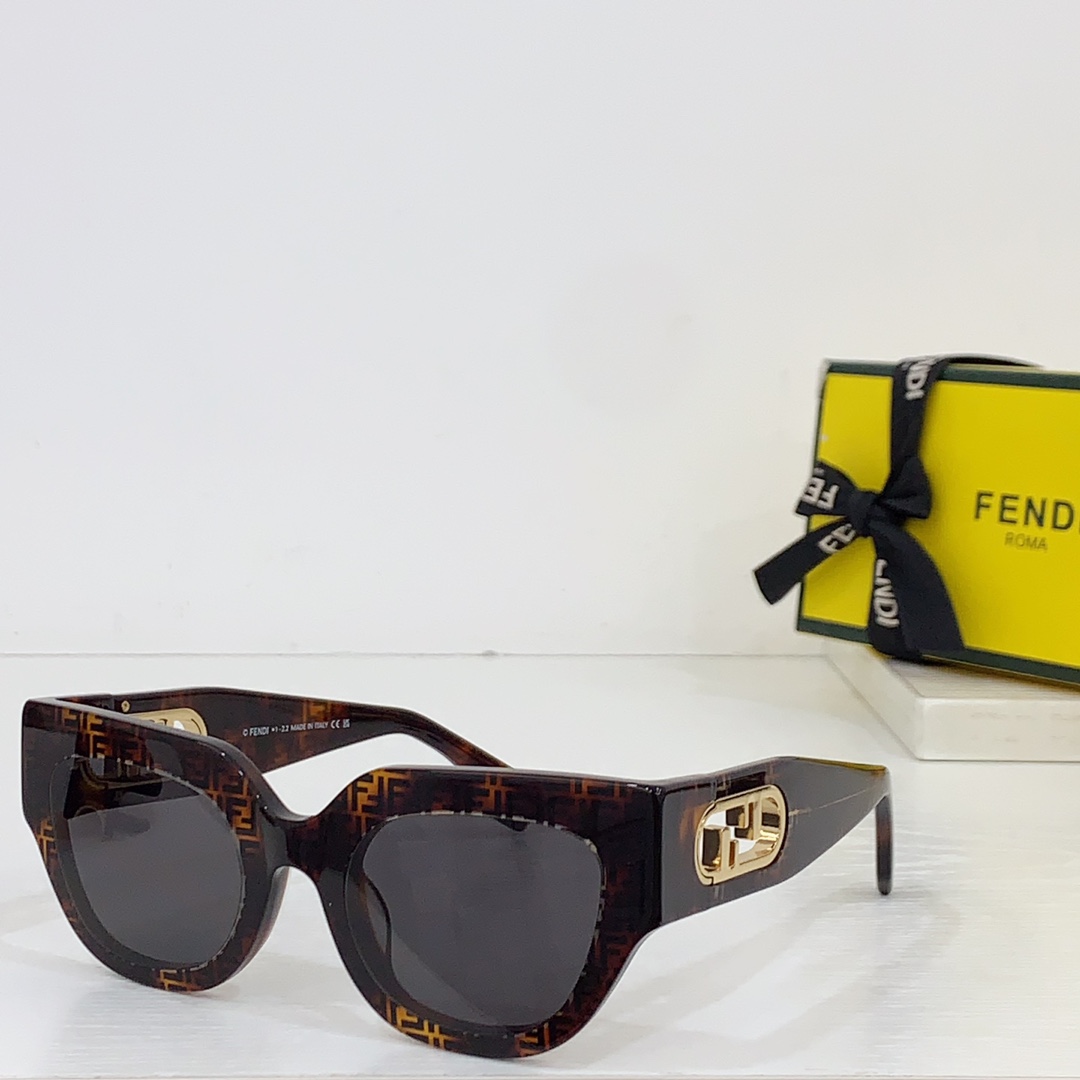 Fendi FE50016U Sunglasses - PerfectKickZ