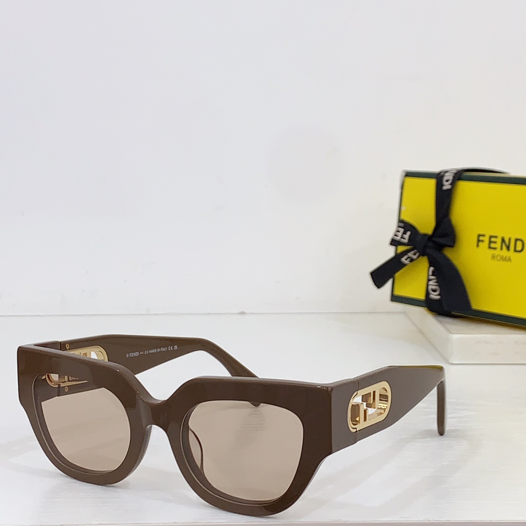 Fendi FE50016U Sunglasses - PerfectKickZ