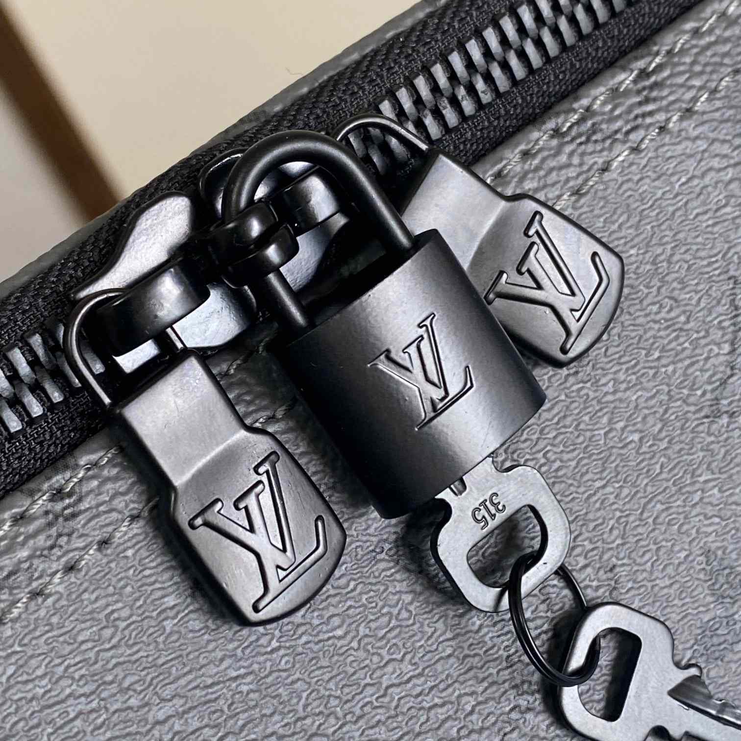 Louis Vuitton Keepall Bandoulière 55  M11480 - PerfectKickZ