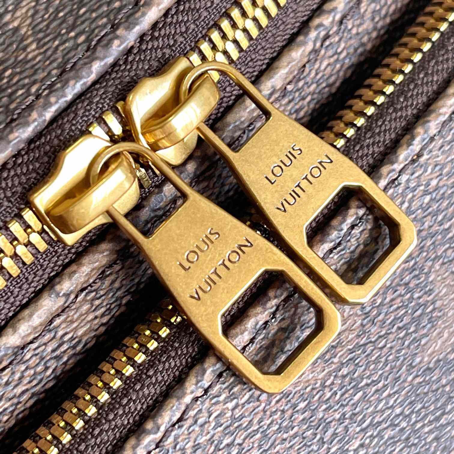Louis Vuitton Rush Bumbag  M11539 - PerfectKickZ