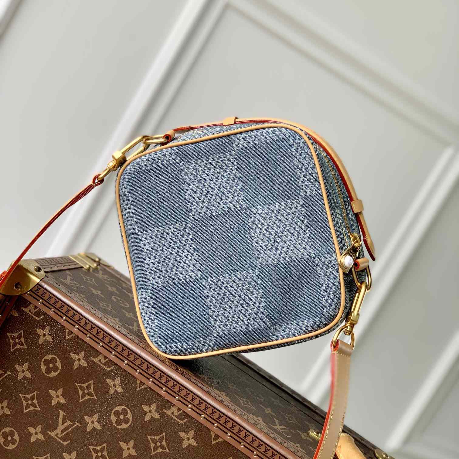 Louis Vuitton Chess Messenger   N40706 - PerfectKickZ