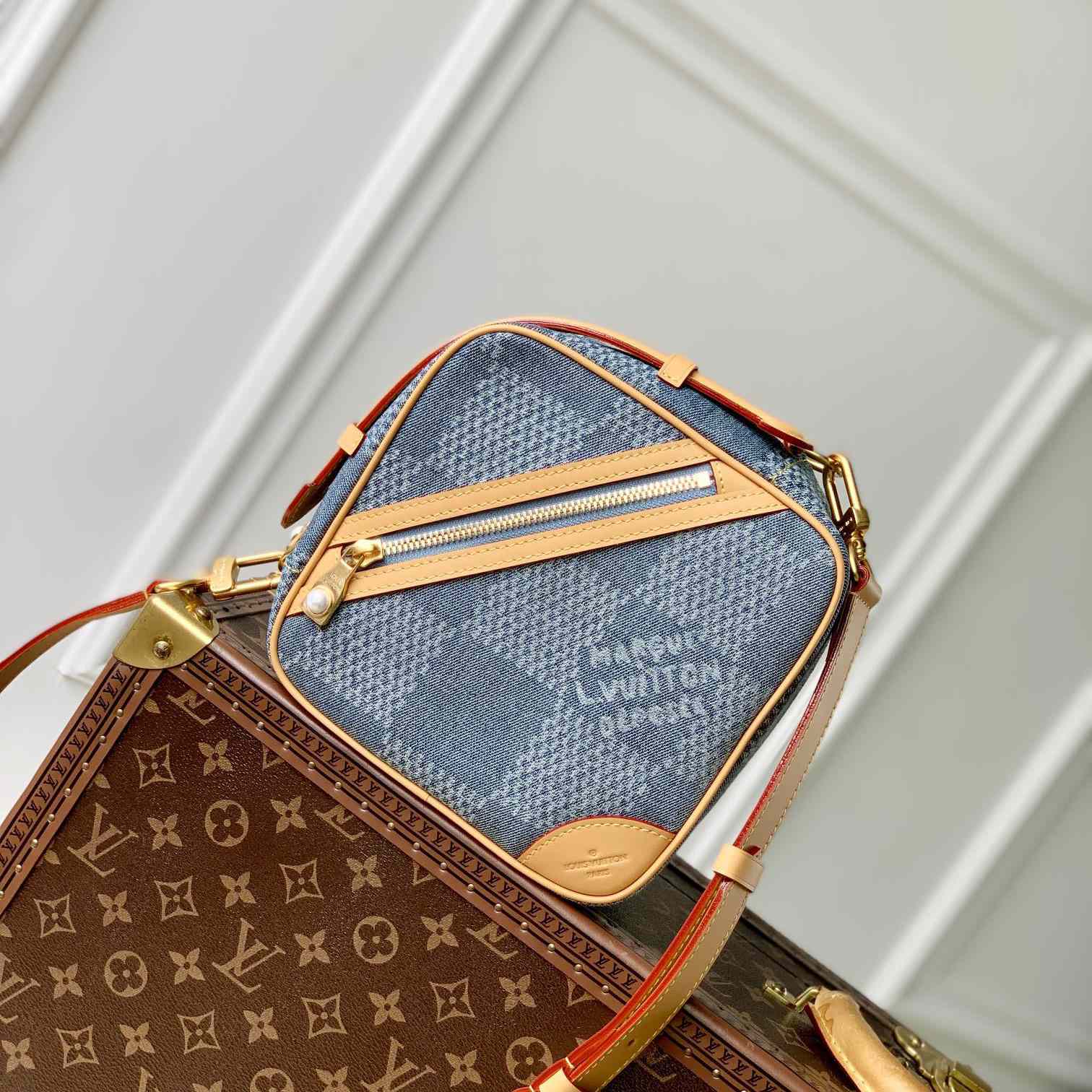 Louis Vuitton Chess Messenger   N40706 - PerfectKickZ
