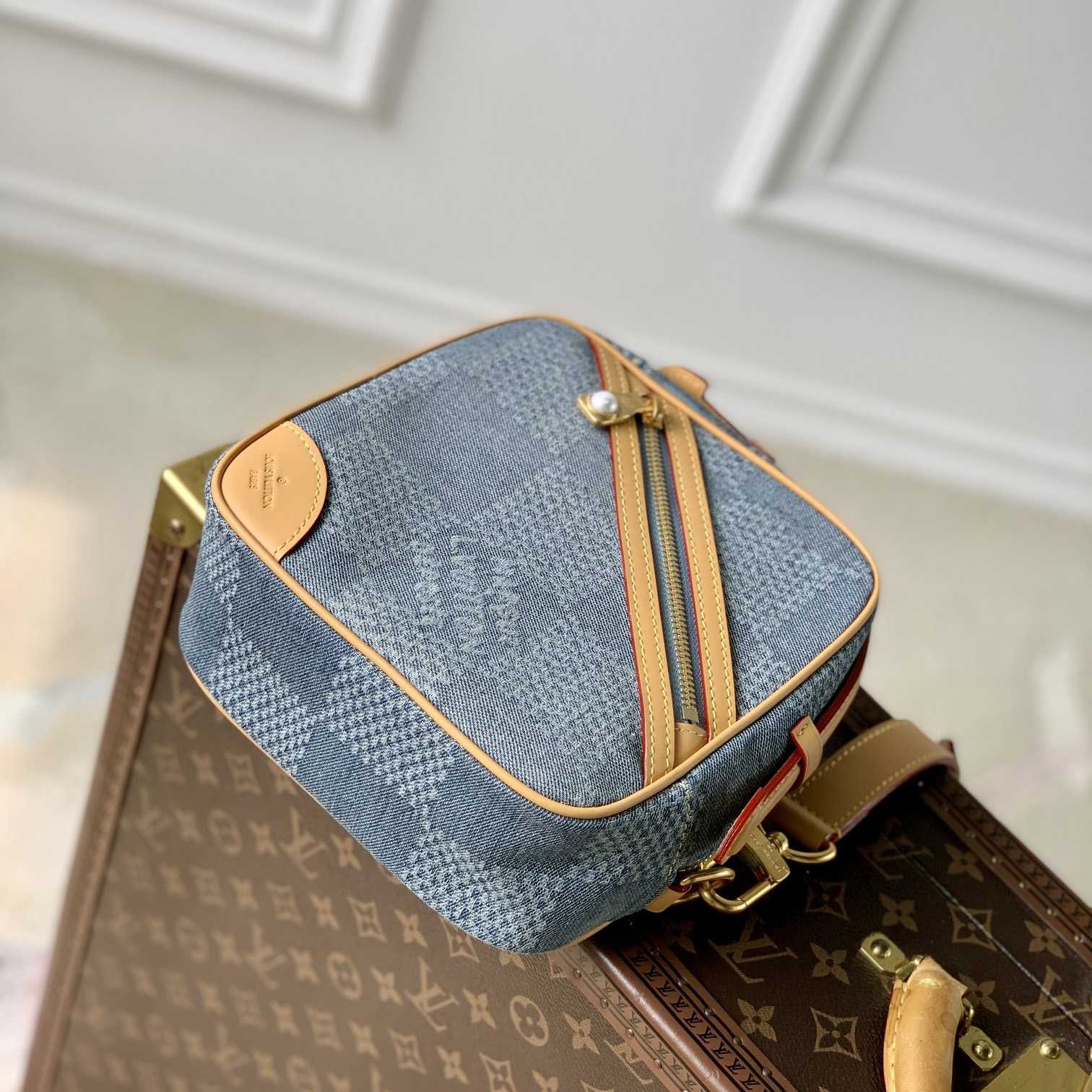 Louis Vuitton Chess Messenger   N40706 - PerfectKickZ