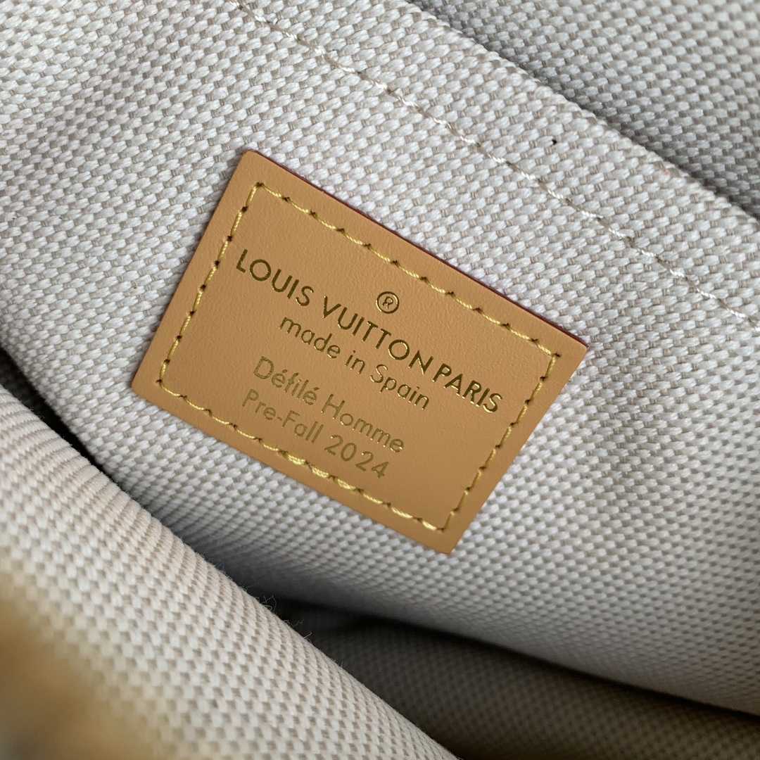 Louis Vuitton Chess Messenger   N40706 - PerfectKickZ