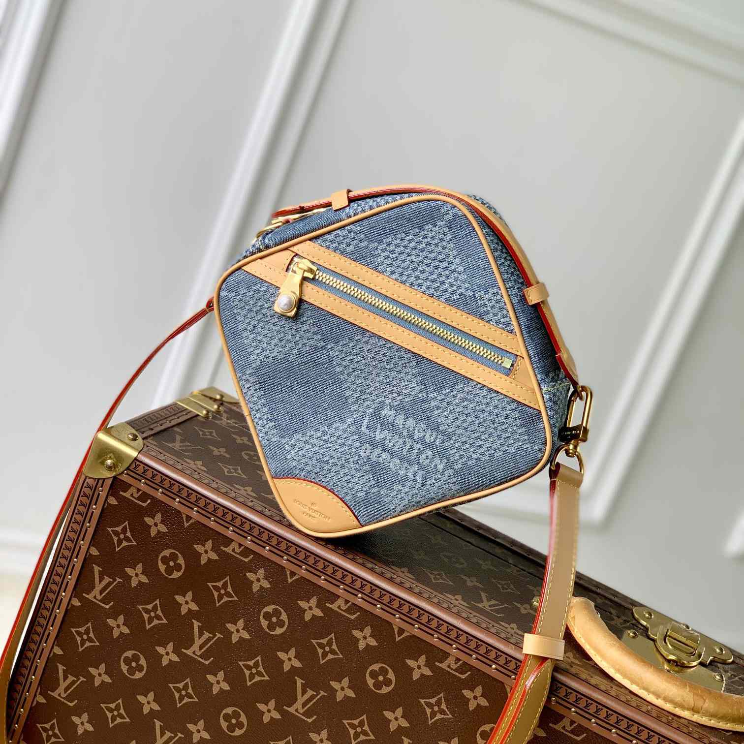 Louis Vuitton Chess Messenger   N40706 - PerfectKickZ