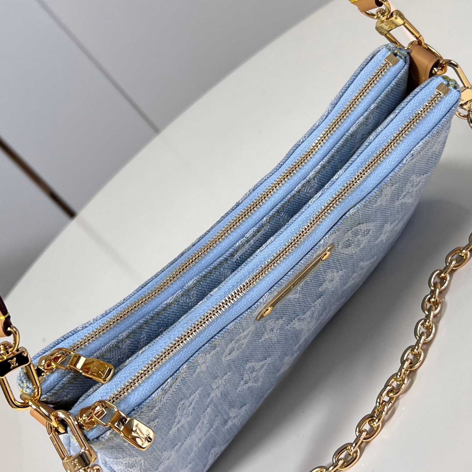 Louis Vuitton Liv Pochette  M83532 - 