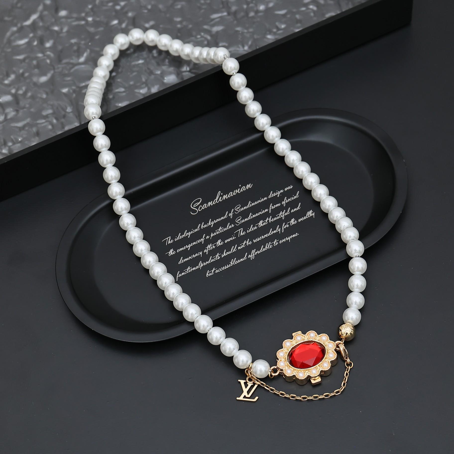 Louis Vuitton LV Dynasty Necklace   M01747 - PerfectKickZ