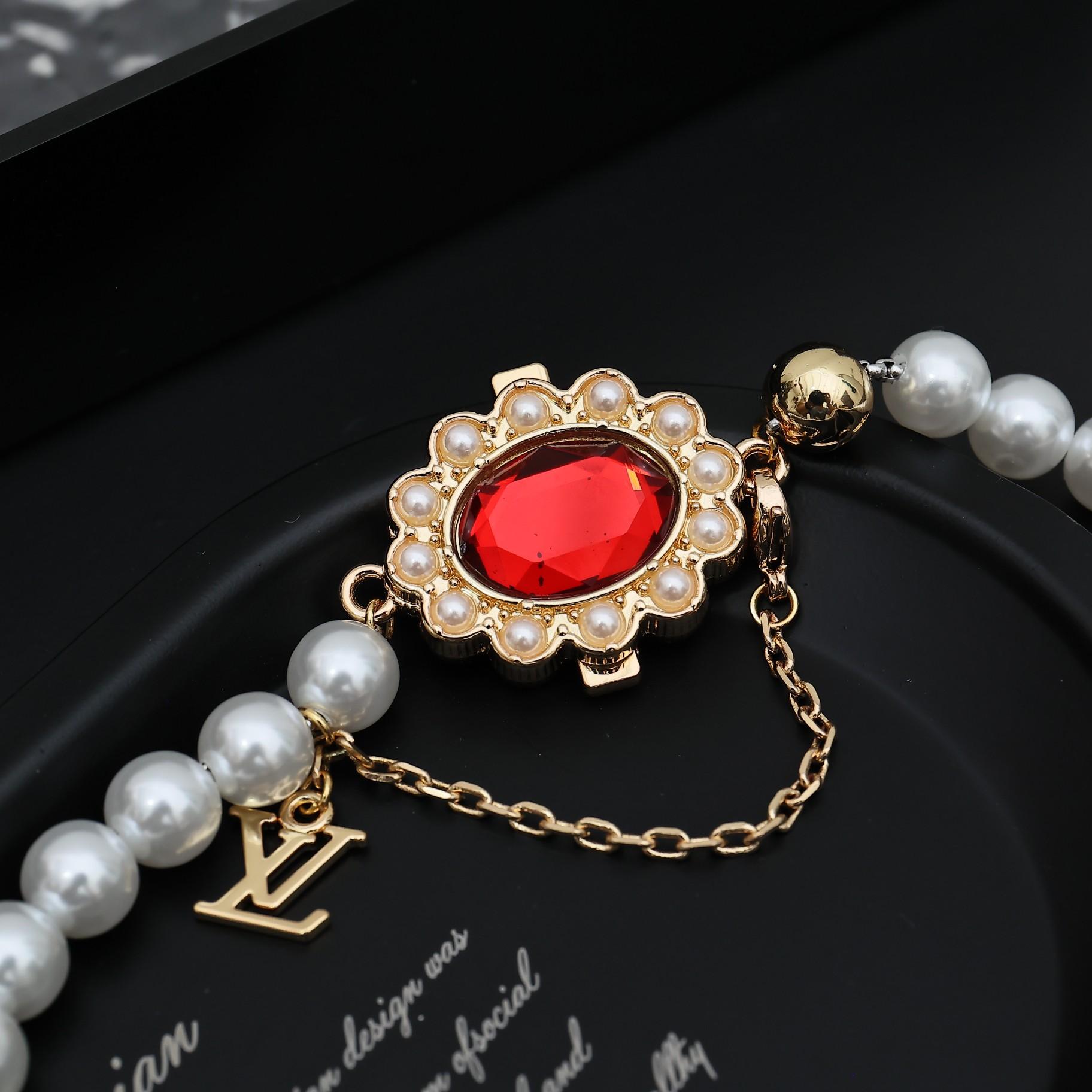 Louis Vuitton LV Dynasty Necklace   M01747 - PerfectKickZ