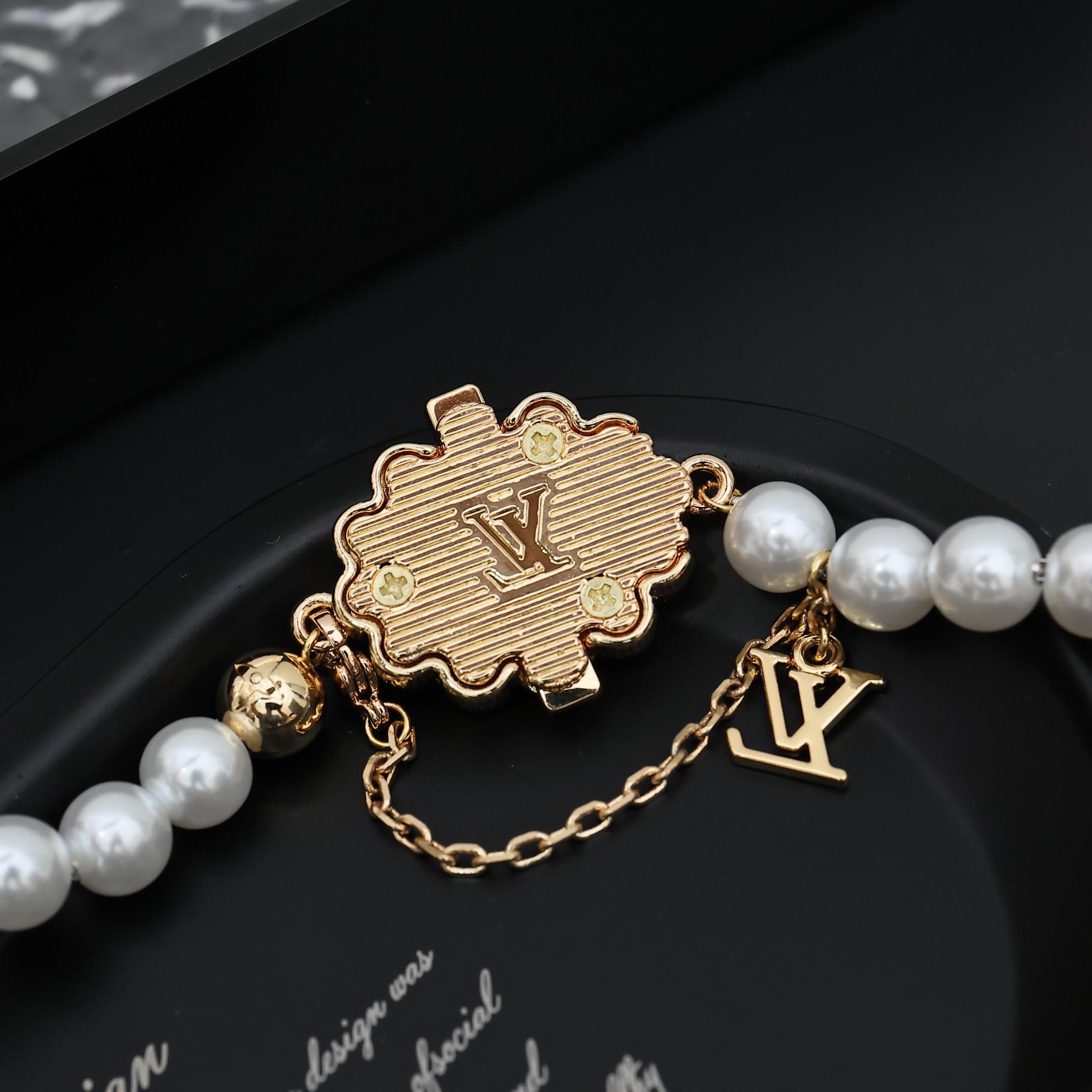Louis Vuitton LV Dynasty Necklace   M01747 - PerfectKickZ