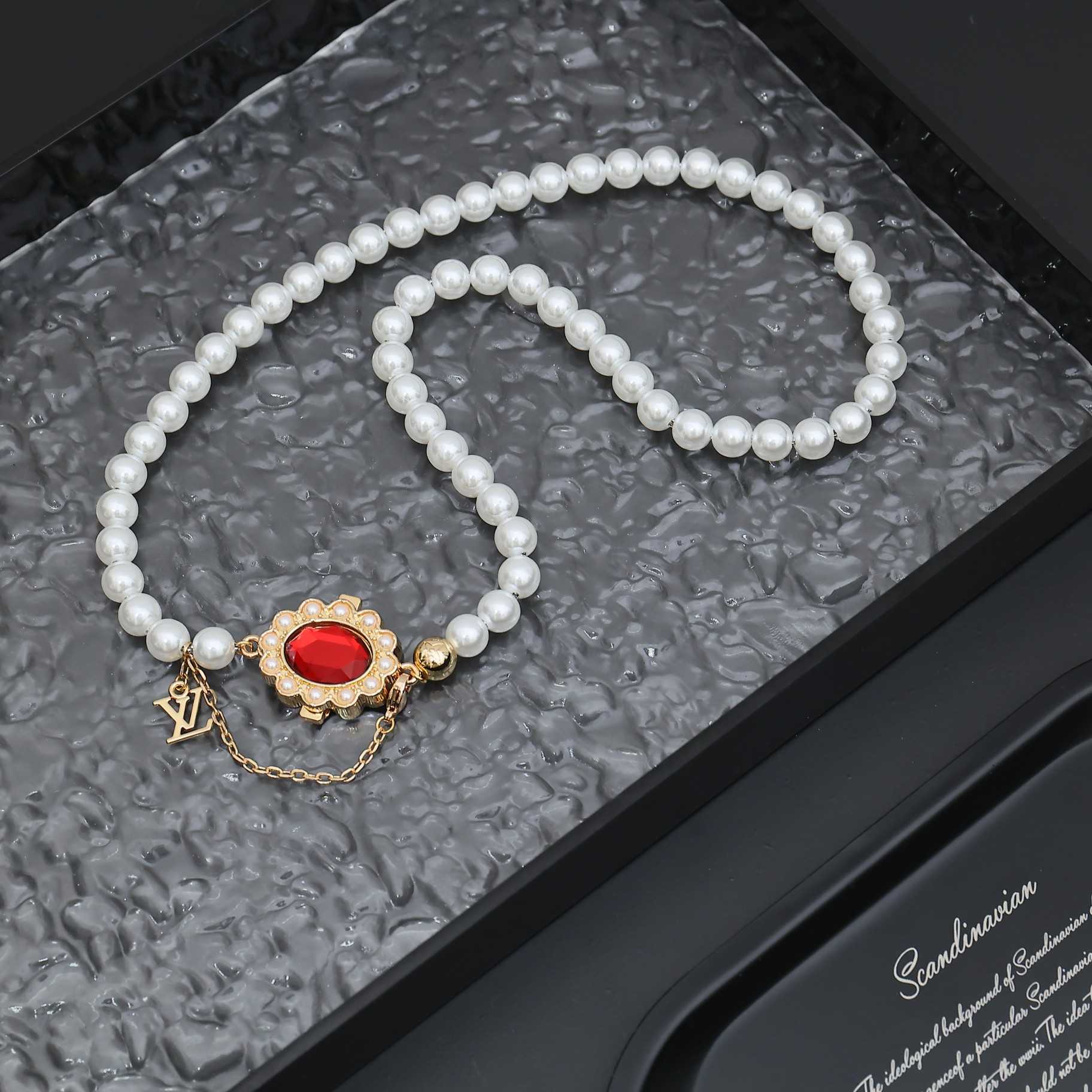 Louis Vuitton LV Dynasty Necklace   M01747 - PerfectKickZ