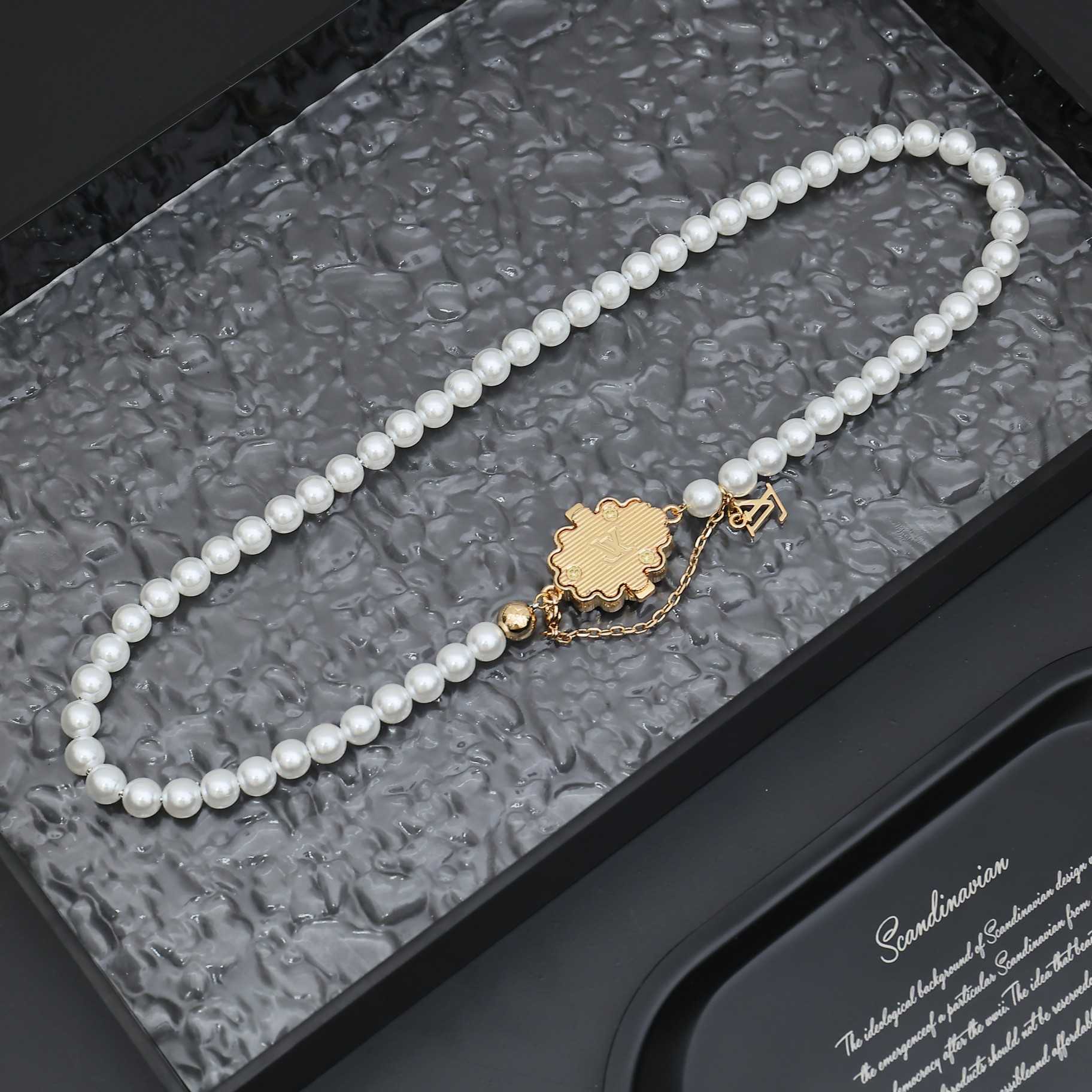 Louis Vuitton LV Dynasty Necklace   M01747 - PerfectKickZ