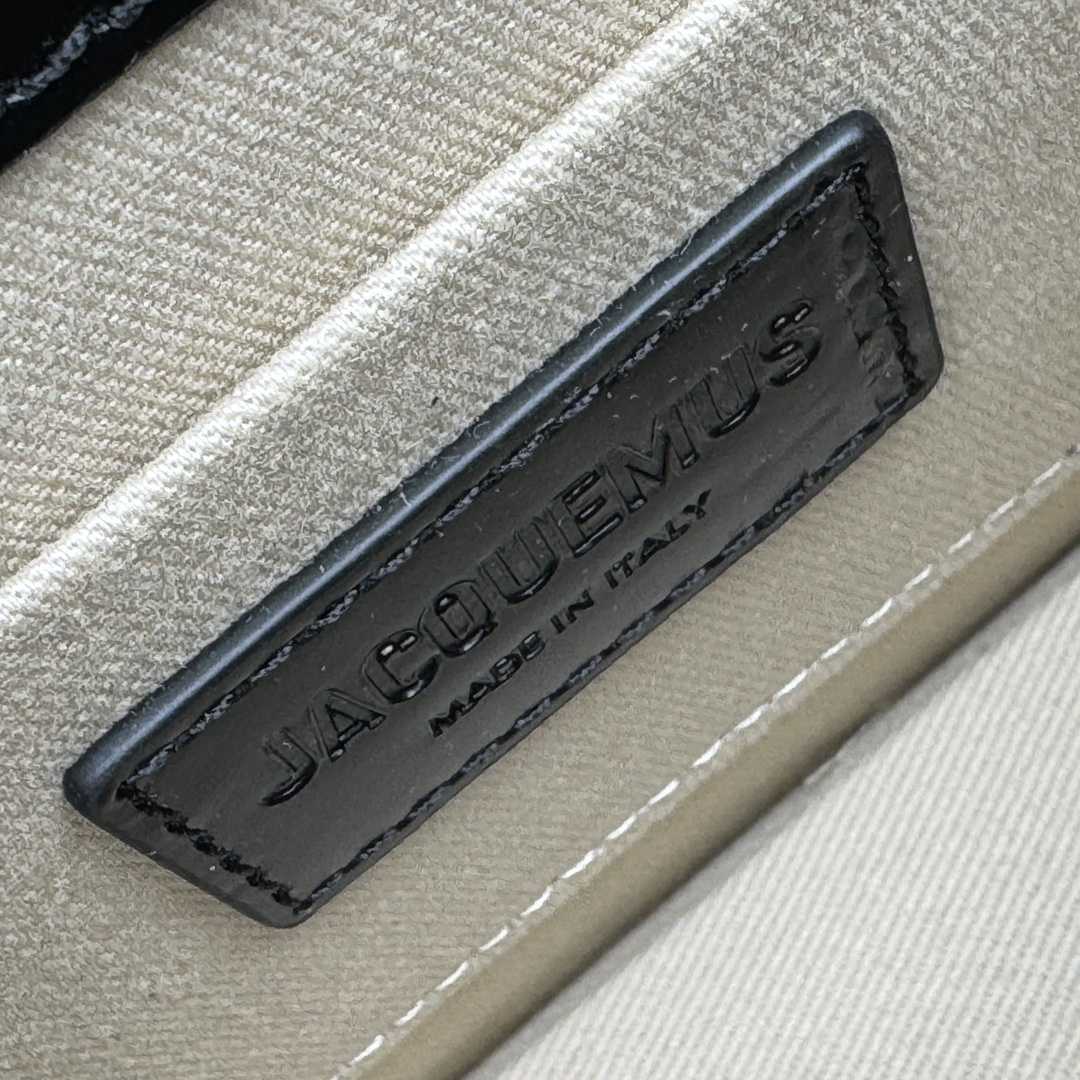 Jacquemus Le Chiquito Moyen Boucle - PerfectKickZ