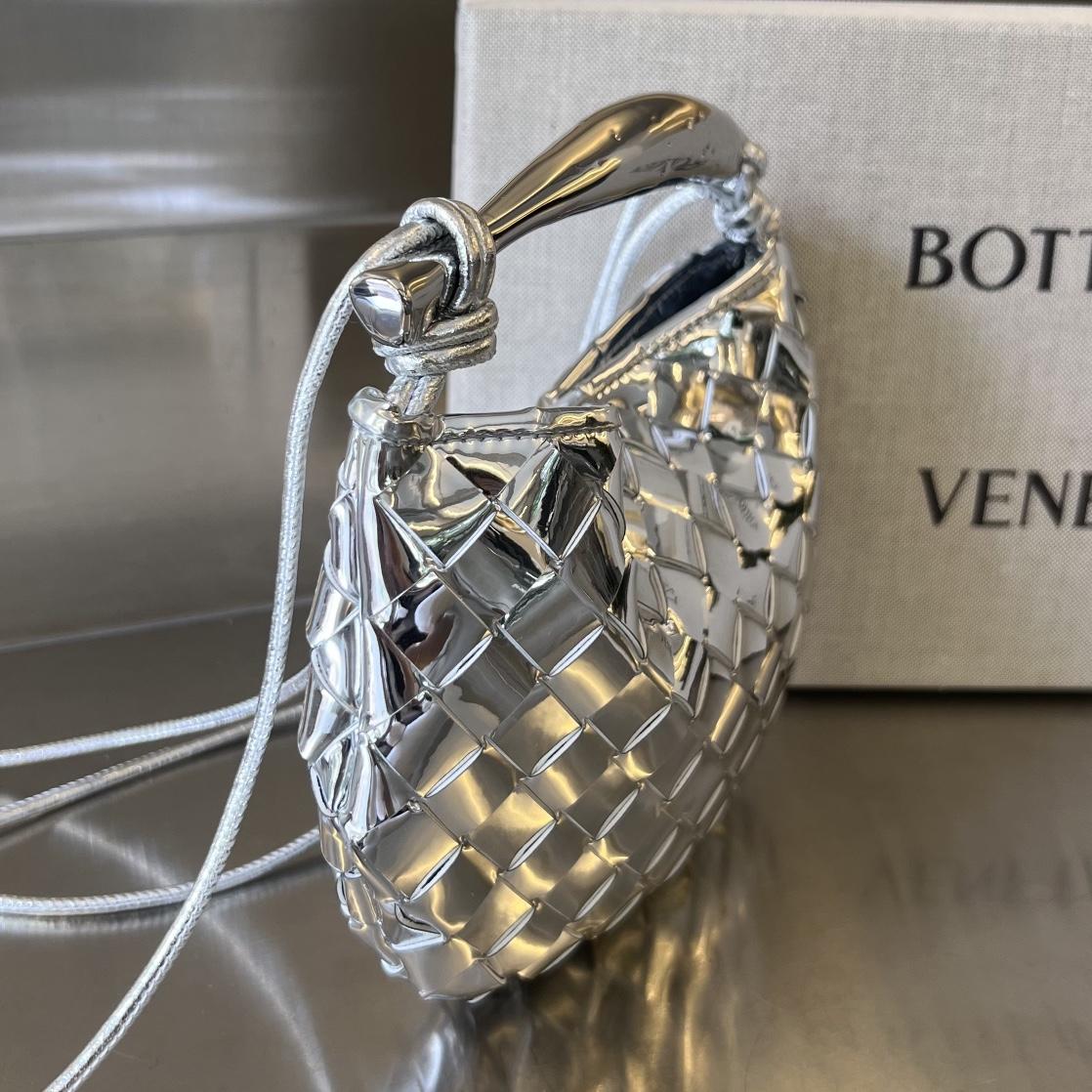 Bottega Veneta Silver Sardine Bag  (20*12*2.5cm) - PerfectKickZ