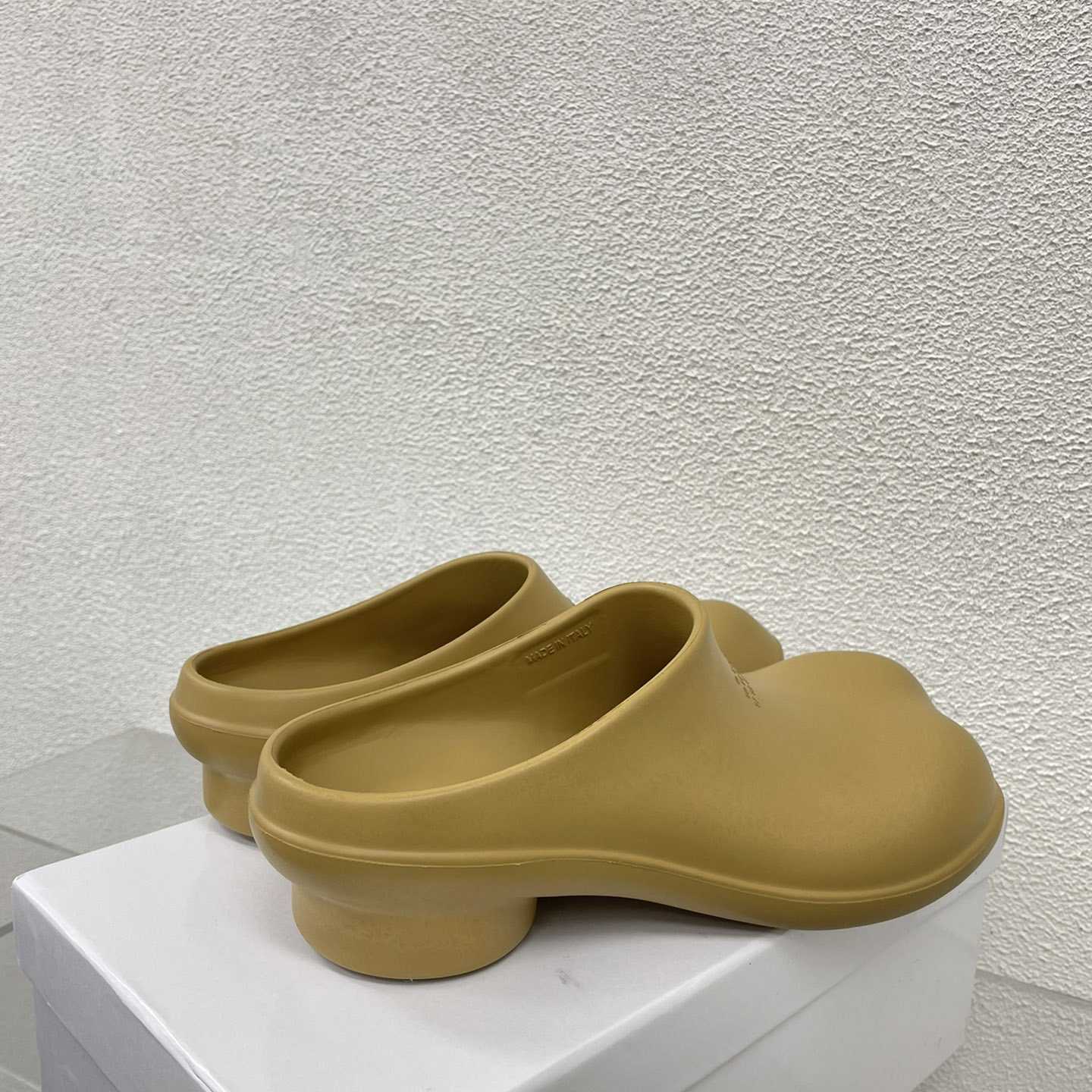 MM6 Maison Margiela Anatomic Numbers-motif Slippers - PerfectKickZ