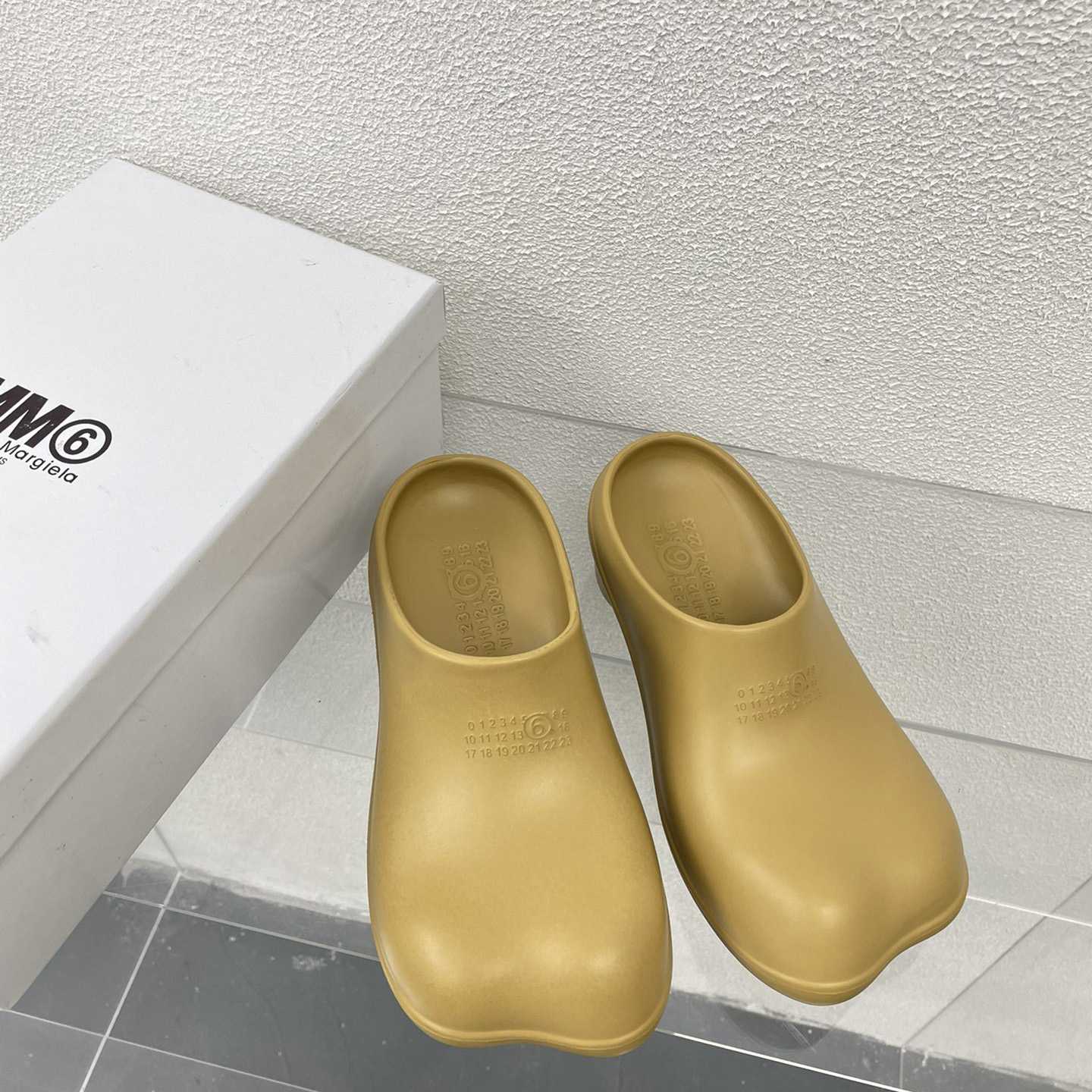 MM6 Maison Margiela Anatomic Numbers-motif Slippers - PerfectKickZ
