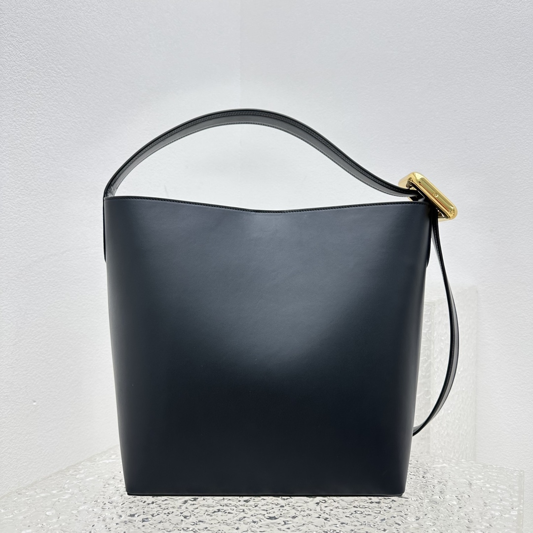 Jacquemus Le Regalo Leather Bucket Bag (30x33x14cm) - PerfectKickZ