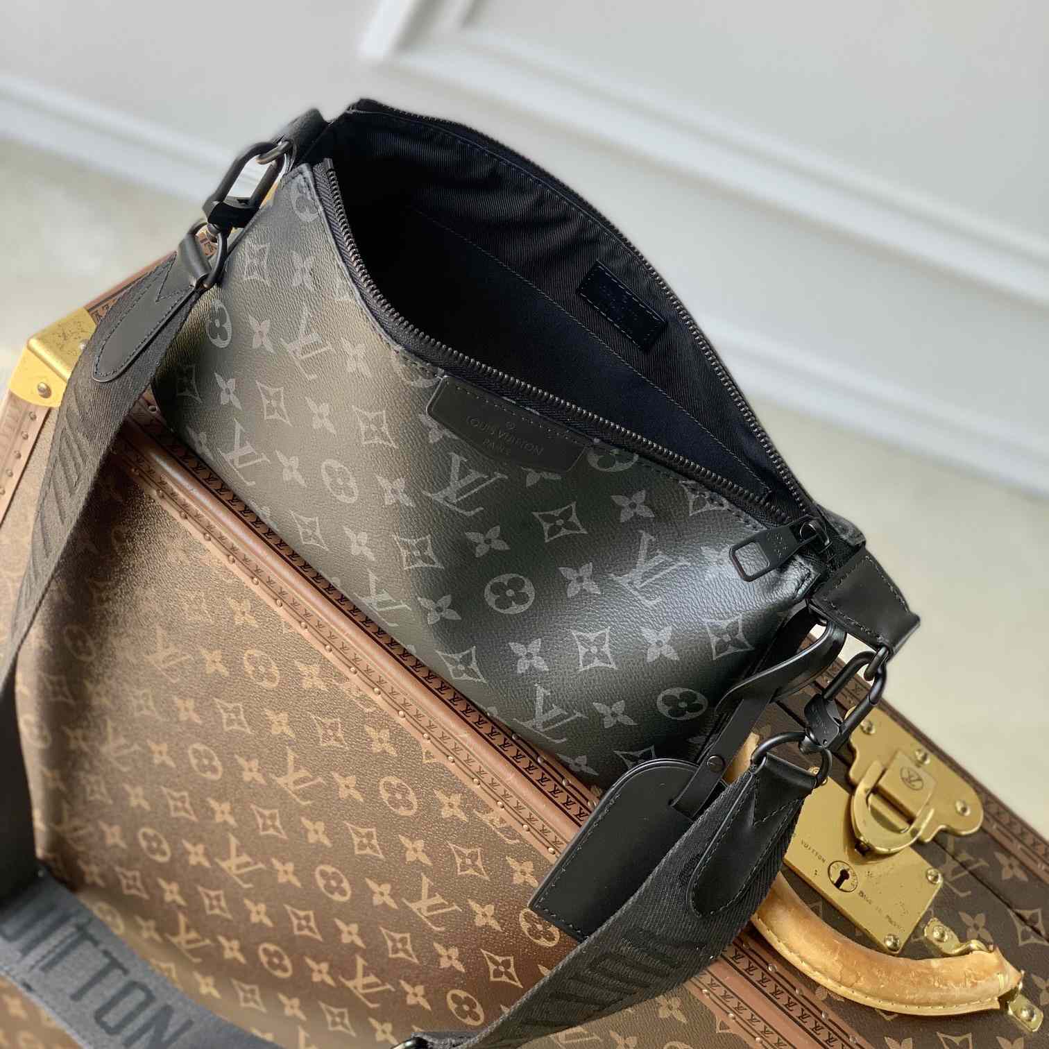 Louis Vuitton Pochette Accessoire XL   M11741 - PerfectKickZ