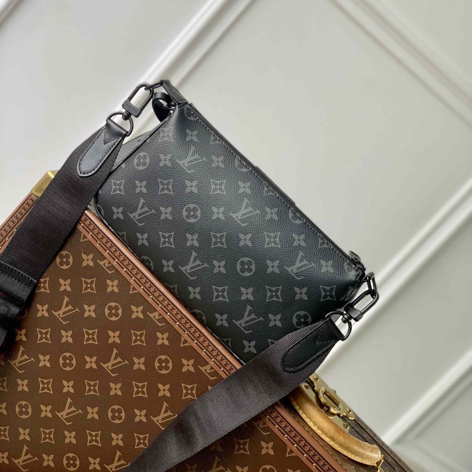 Louis Vuitton Pochette Accessoire XL   M11741 - PerfectKickZ