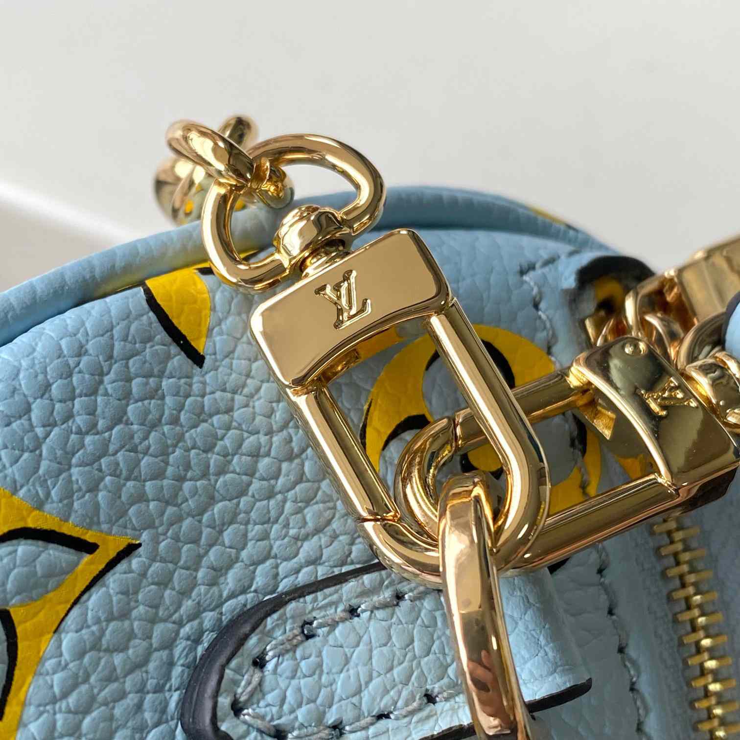 Louis Vuitton Mini Bumbag   M83694 - PerfectKickZ