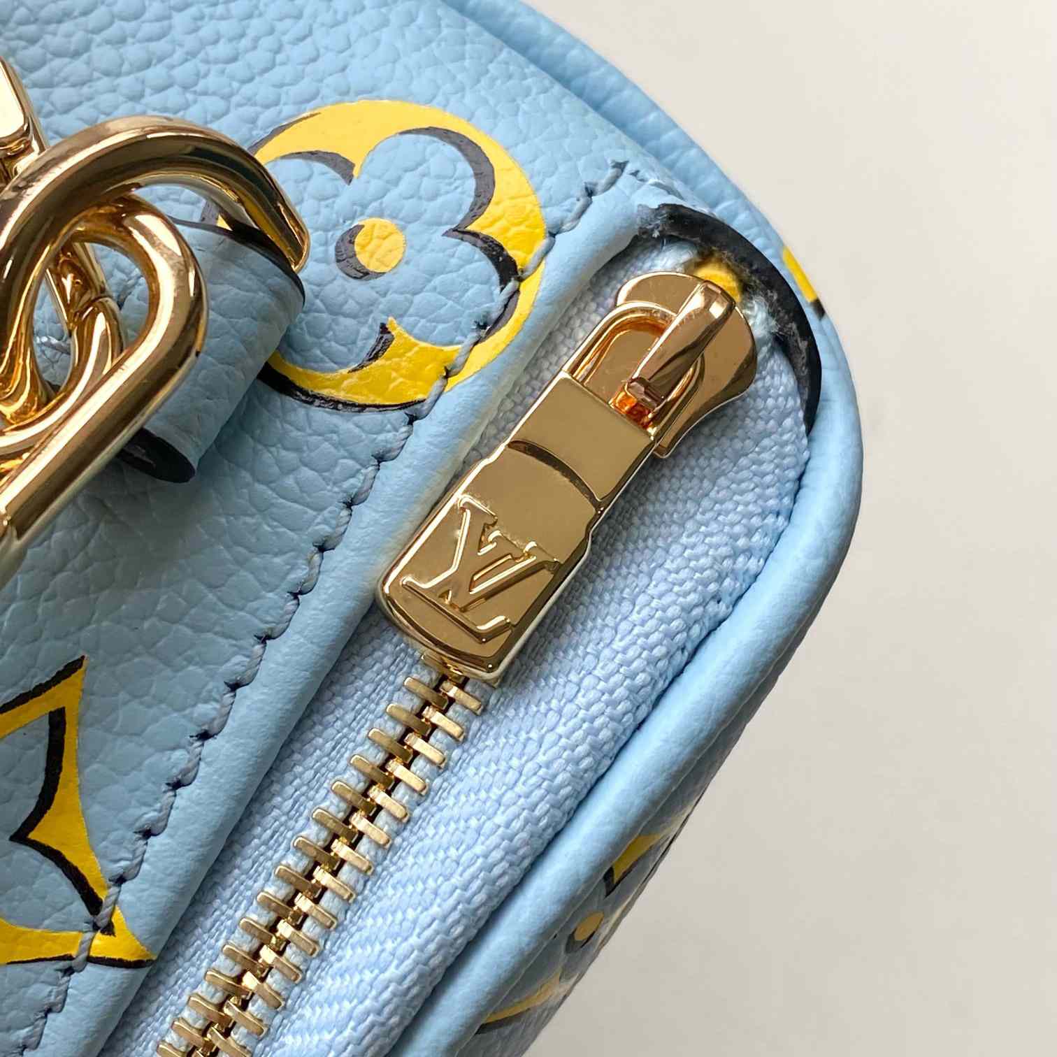 Louis Vuitton Mini Bumbag   M83694 - PerfectKickZ