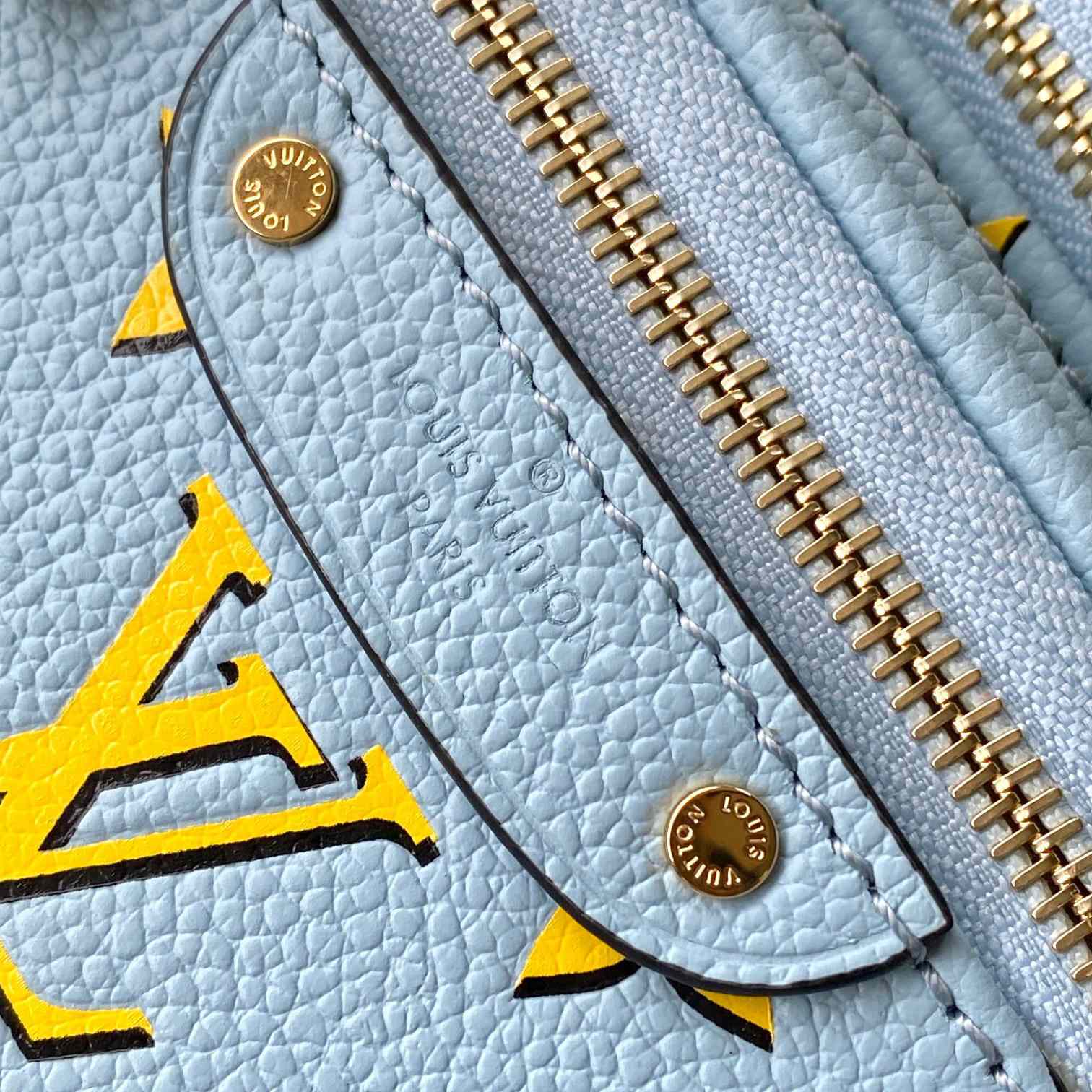 Louis Vuitton Mini Bumbag   M83694 - PerfectKickZ