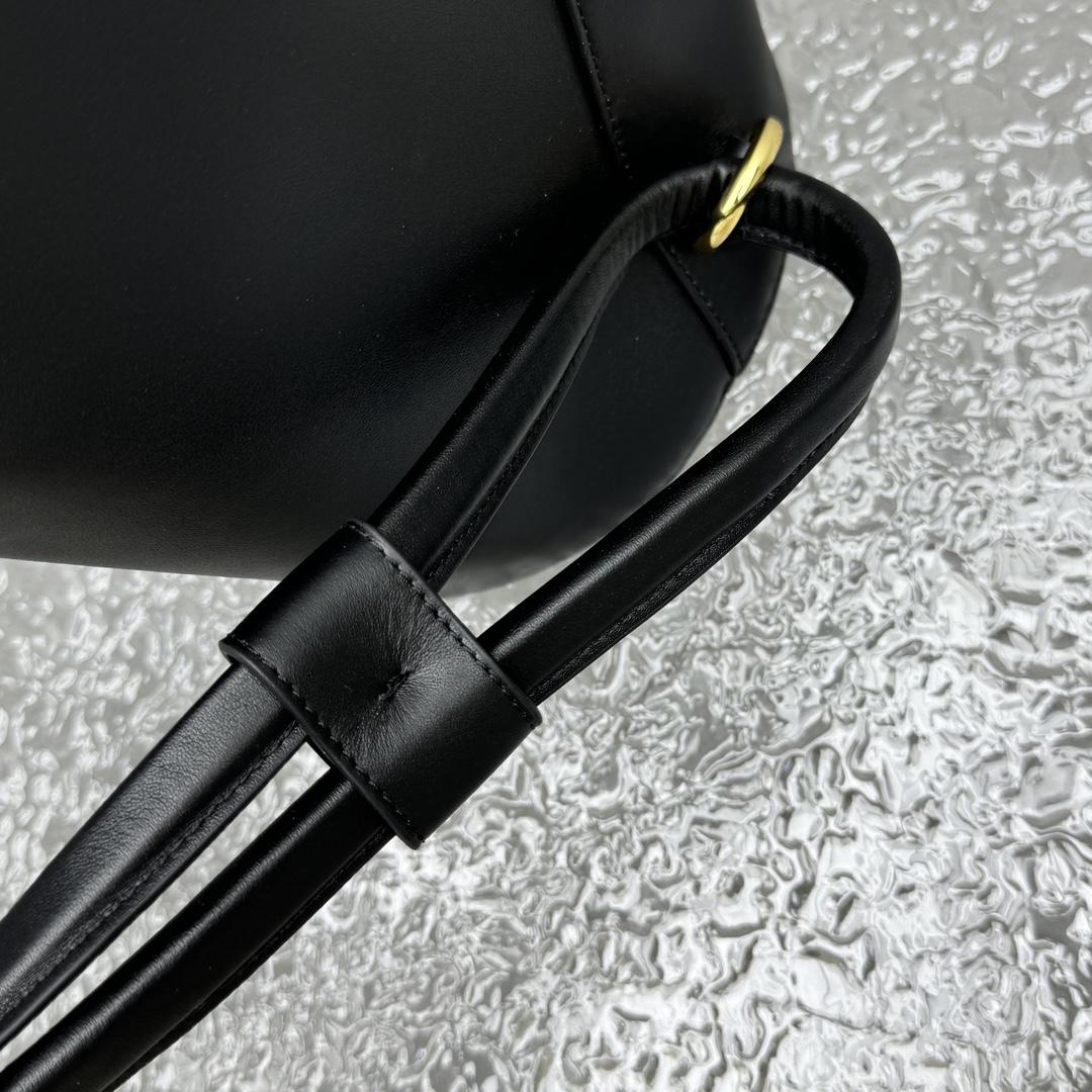 Jacquemus Le petit Tourni Mini Knotted Bucket Bag - PerfectKickZ