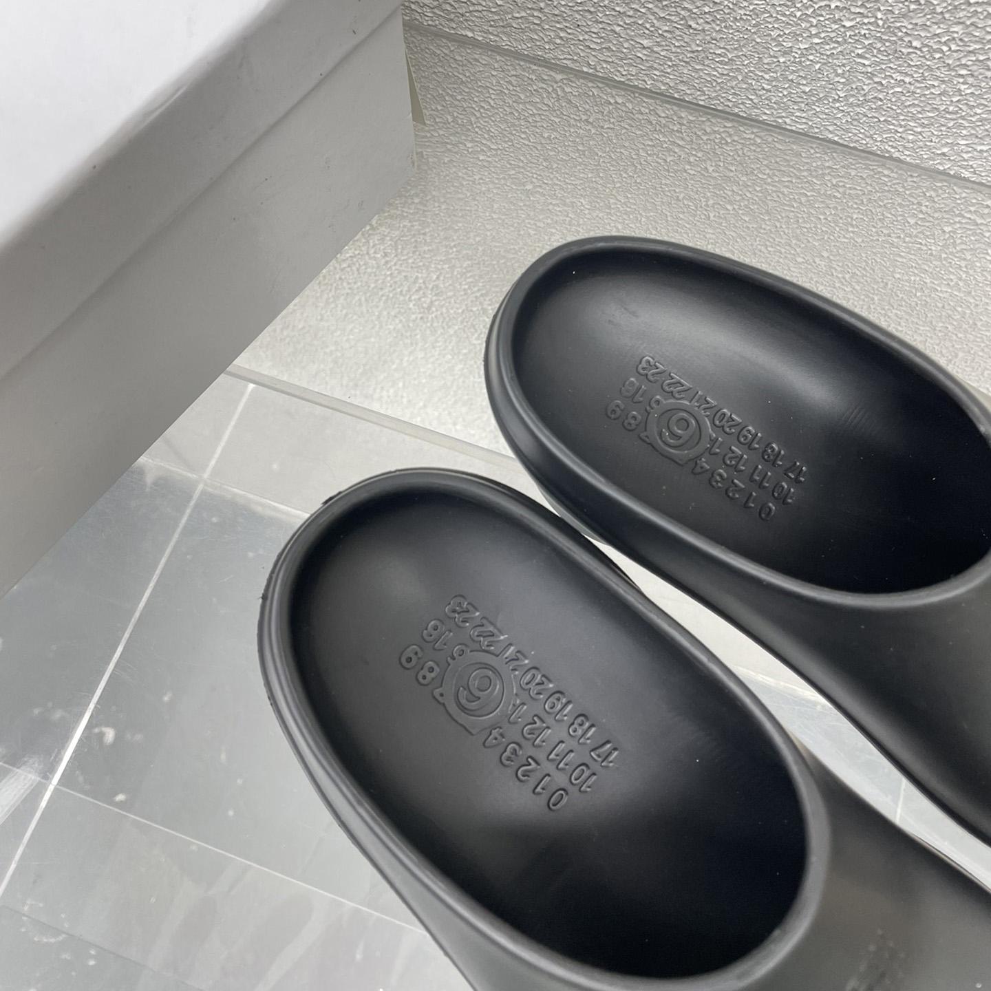 MM6 Maison Margiela Anatomic Numbers-motif Slippers - PerfectKickZ