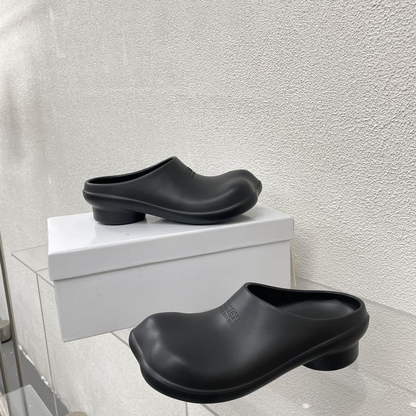 MM6 Maison Margiela Anatomic Numbers-motif Slippers - PerfectKickZ