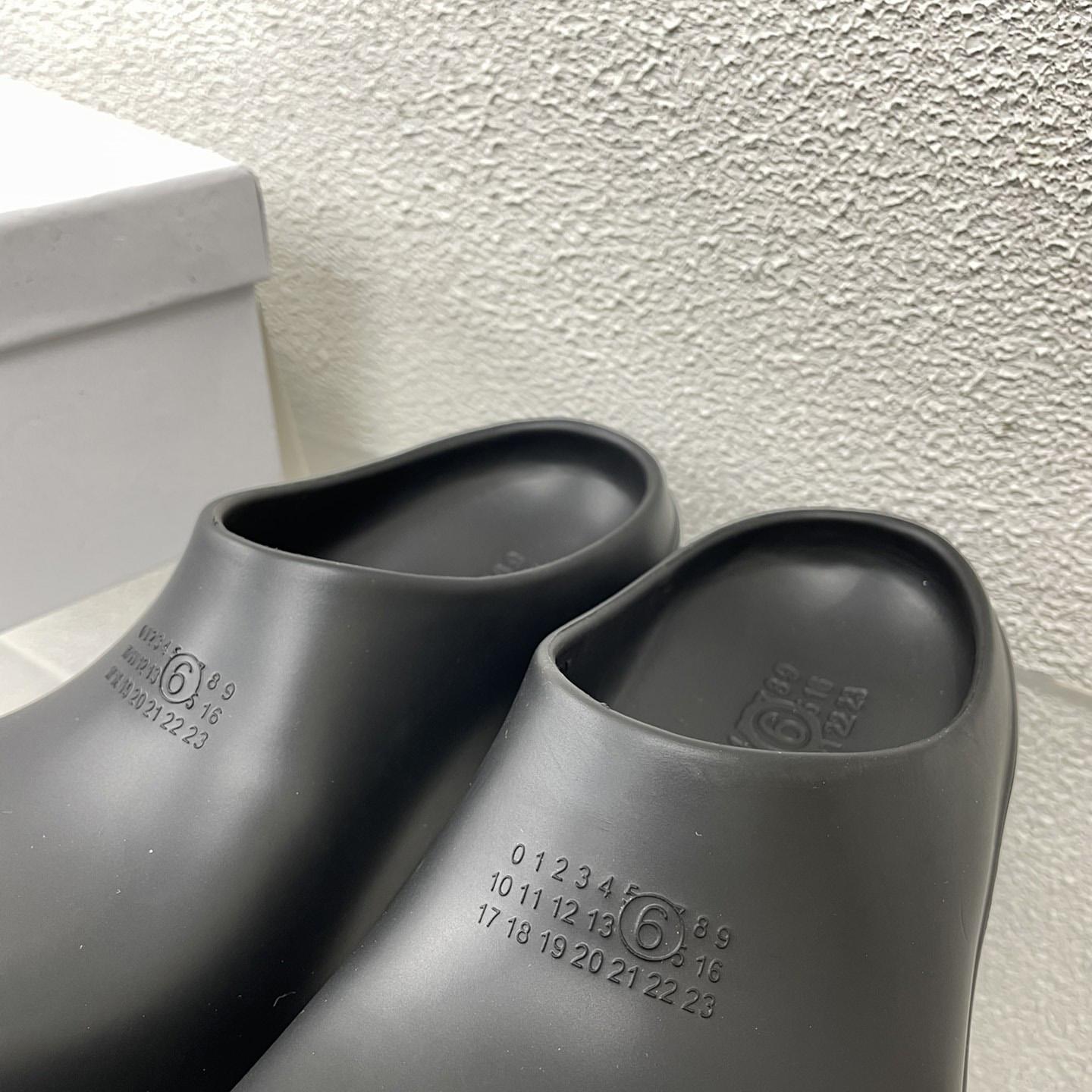 MM6 Maison Margiela Anatomic Numbers-motif Slippers - PerfectKickZ