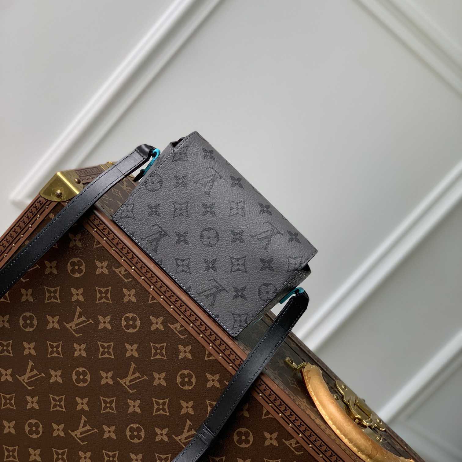 Louis Vuitton Steamer Wearable Wallet  M11496 - PerfectKickZ