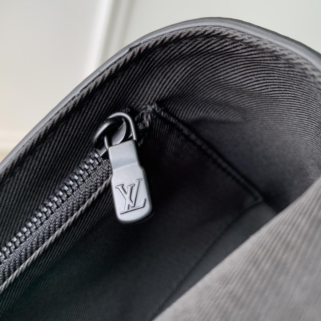 Louis Vuitton Steamer Wearable Wallet  M11496 - PerfectKickZ