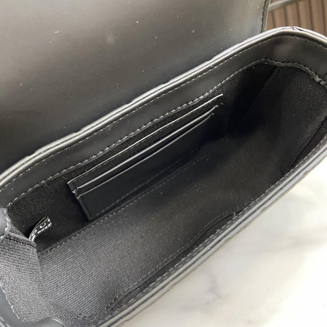 Gucci GG Rubber-effect Super Mini Bag - PerfectKickZ