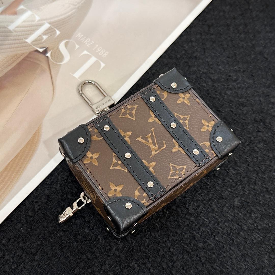 Louis Vuitton Monogram Soft Trunk Pouch  M00753 - PerfectKickZ