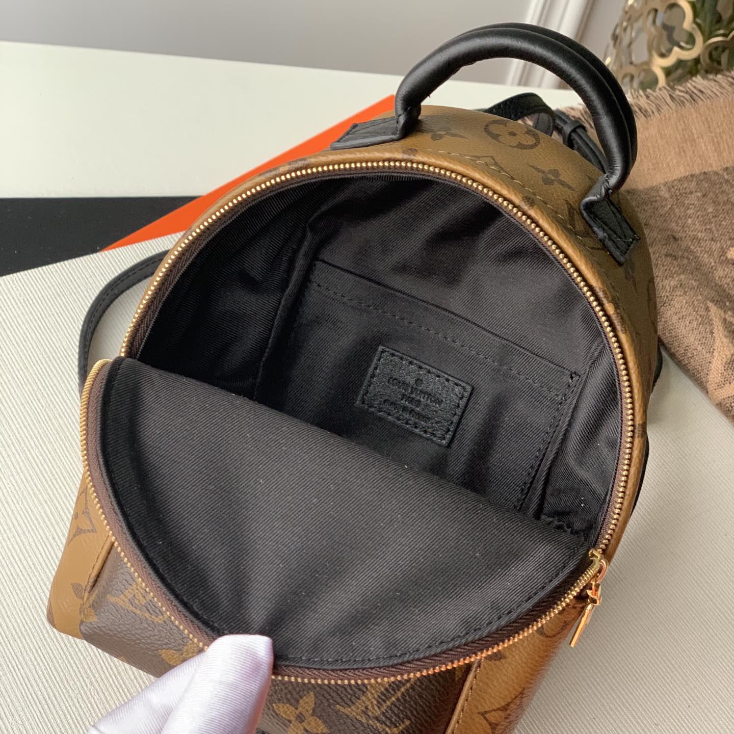 Louis Vuitton  Backpack   (17x22x10cm)  M44872 - 