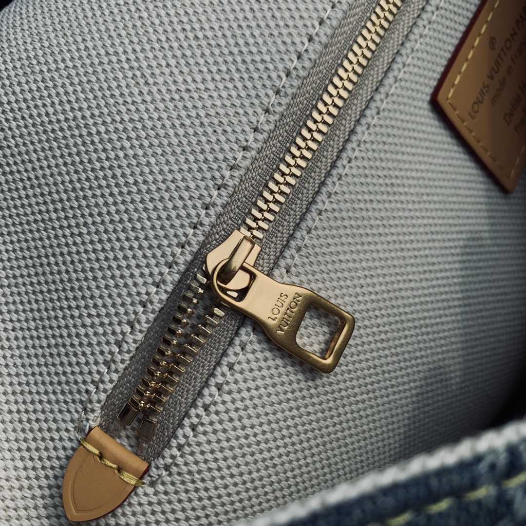 Louis Vuitton Montsouris Messenger MM   - PerfectKickZ