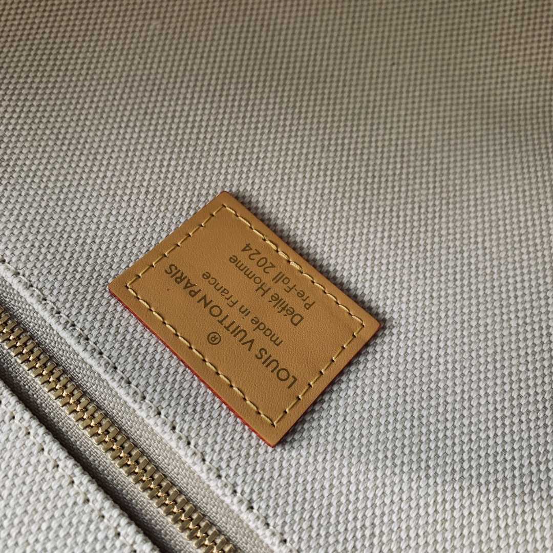 Louis Vuitton Montsouris Messenger MM   - PerfectKickZ