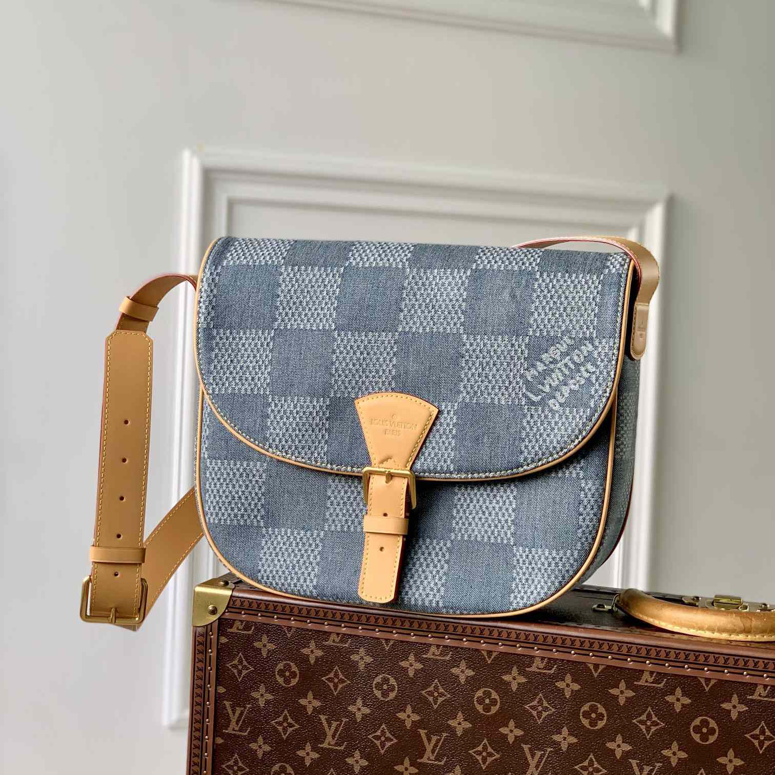 Louis Vuitton Montsouris Messenger MM   - PerfectKickZ
