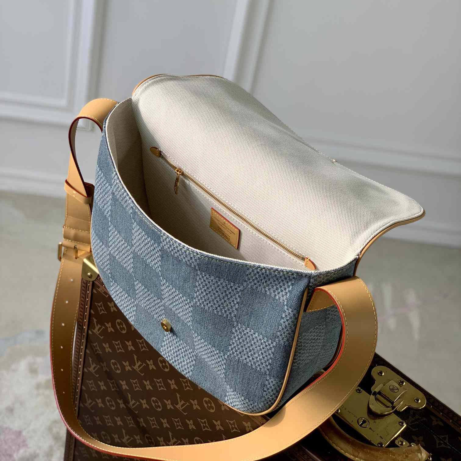 Louis Vuitton Montsouris Messenger MM   - PerfectKickZ